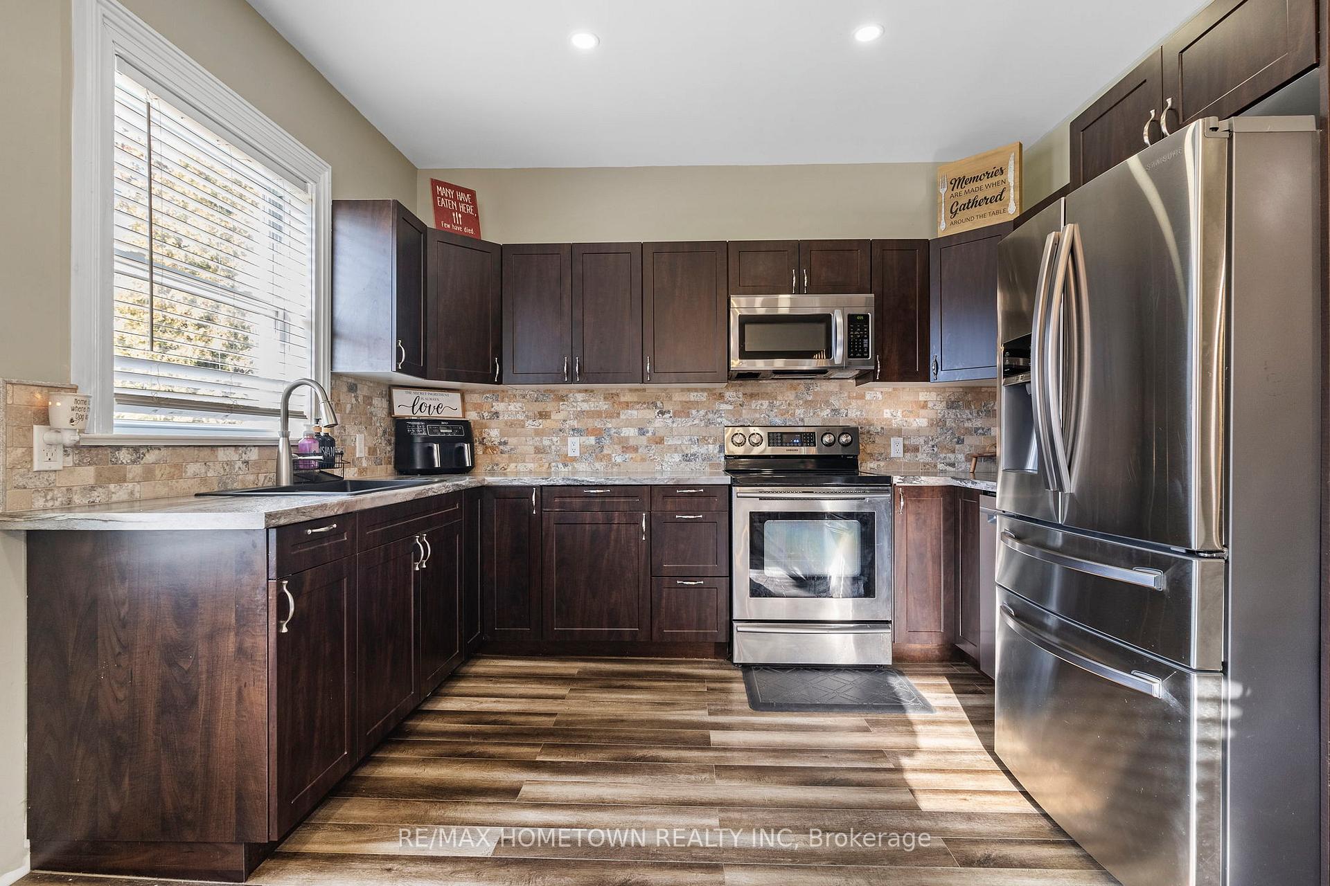 Photo 5 of 657 East Street, Edwardsburgh/Cardinal, Town of Cardinal — HOMEH