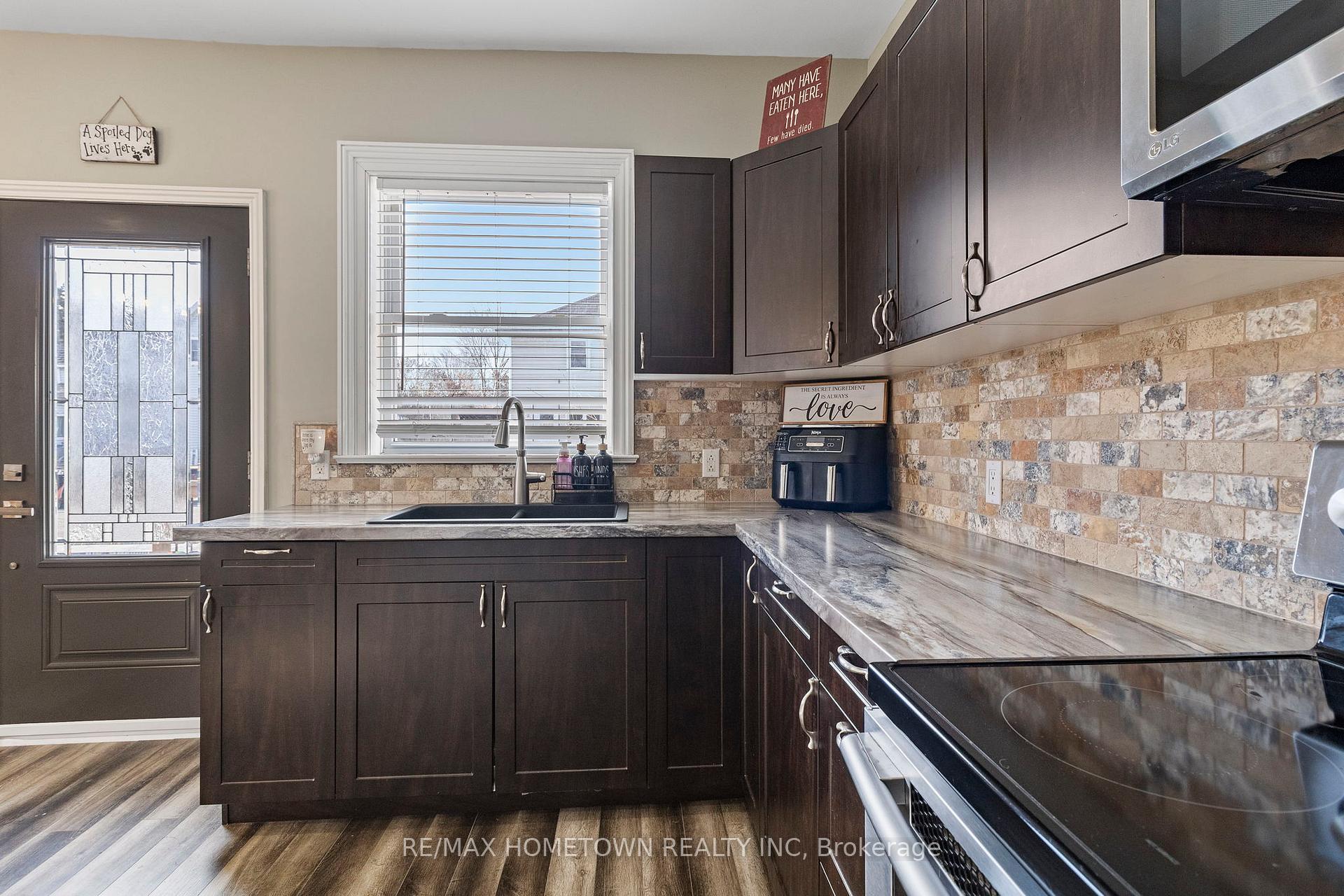 Photo 6 of 657 East Street, Edwardsburgh/Cardinal, Town of Cardinal — HOMEH