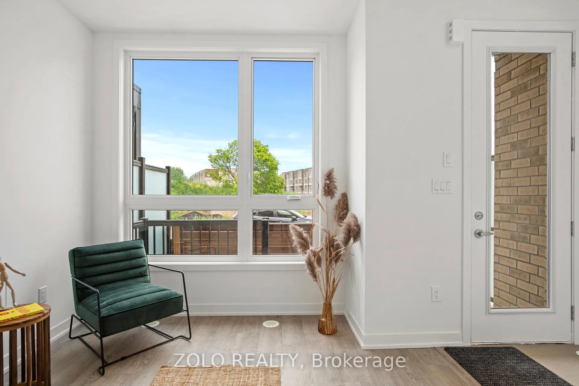 Photo 2 of 30 Deep Roots Terrace, Toronto, Englemount-Lawrence — HOMEH