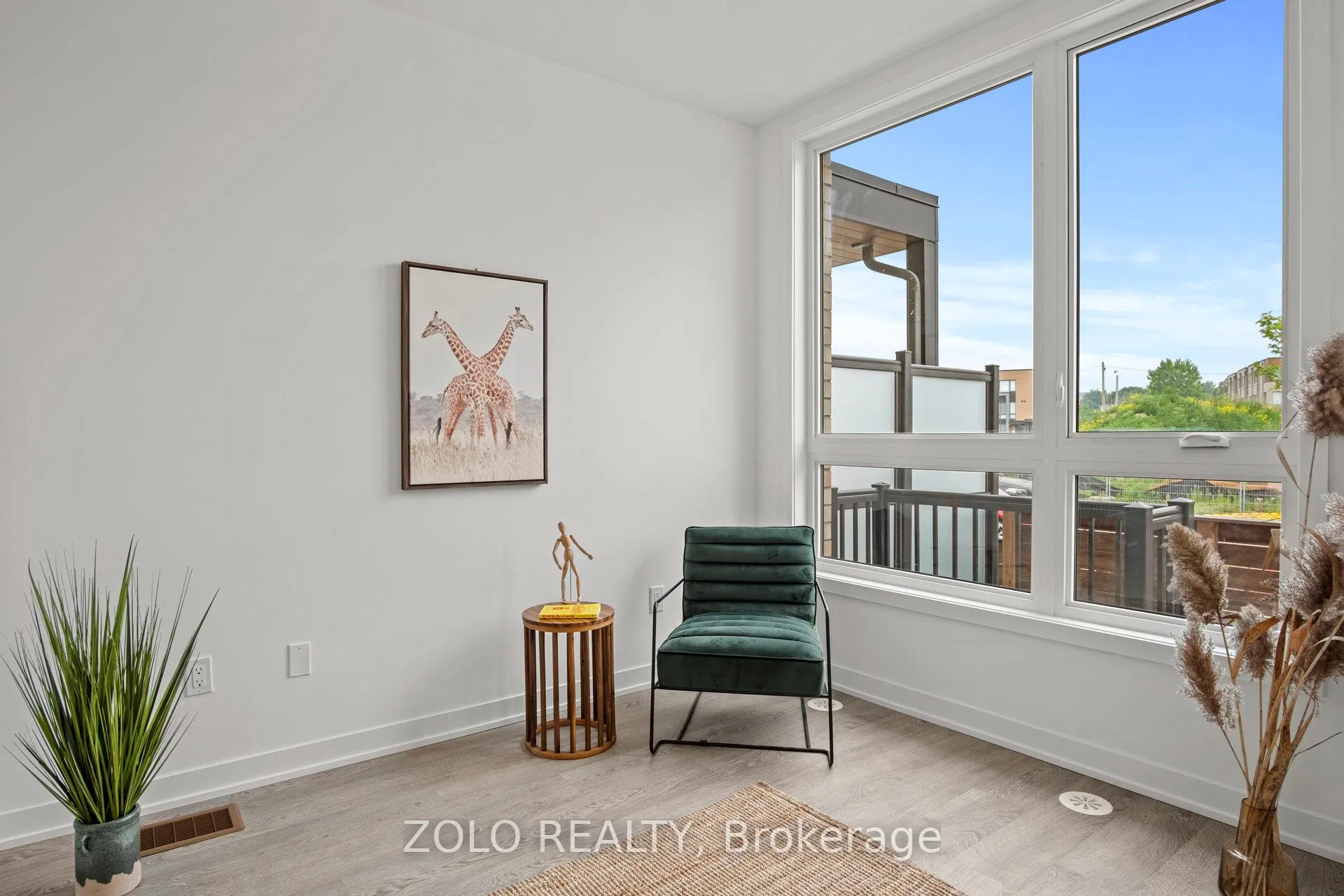 Photo 3 of 30 Deep Roots Terrace, Toronto, Englemount-Lawrence — HOMEH