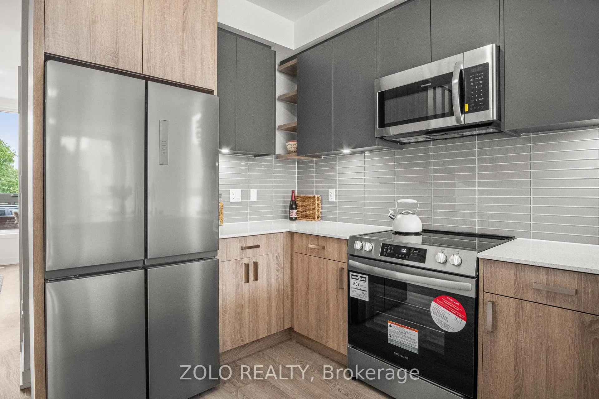Photo 6 of 30 Deep Roots Terrace, Toronto, Englemount-Lawrence — HOMEH