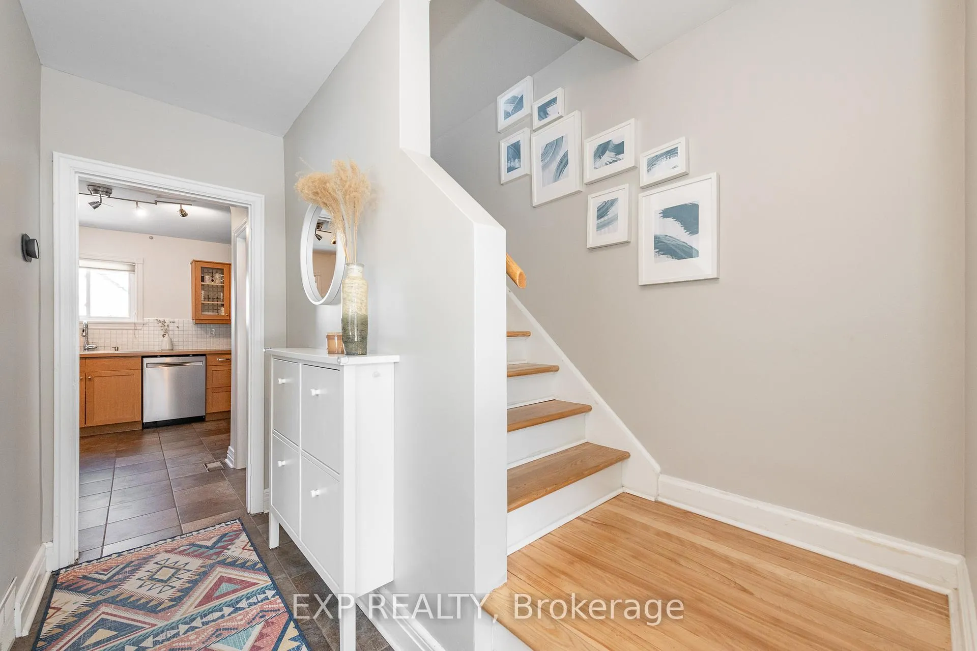 Photo 5 of 524 Wolffdale Crescent, Ottawa, Overbrook/Castle Heights — HOMEH