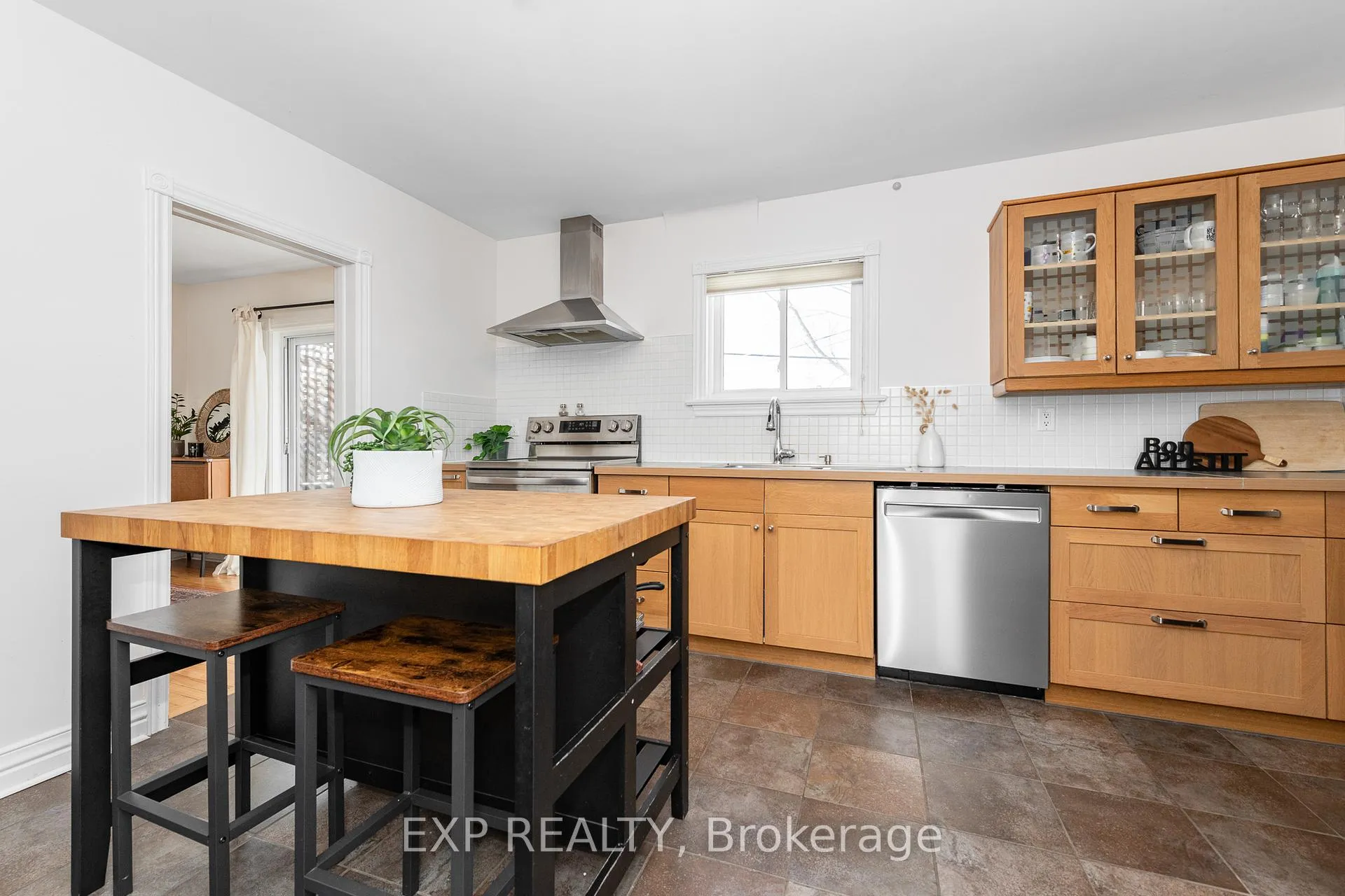 Photo 12 of 524 Wolffdale Crescent, Ottawa, Overbrook/Castle Heights — HOMEH
