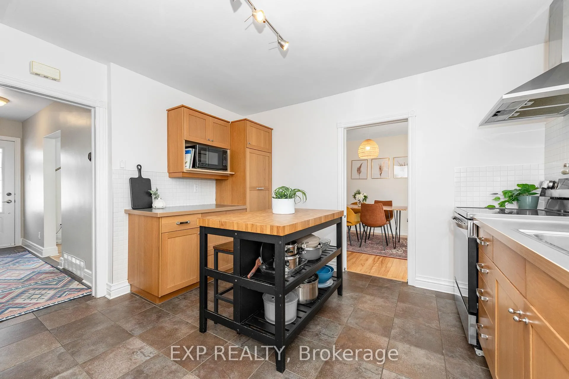 Photo 13 of 524 Wolffdale Crescent, Ottawa, Overbrook/Castle Heights — HOMEH