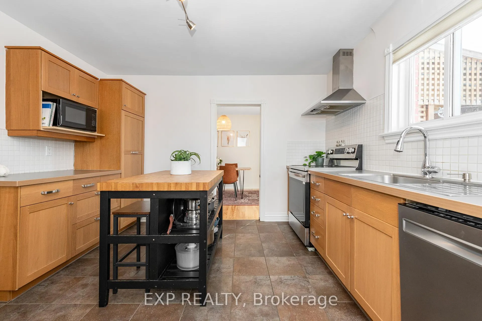 Photo 14 of 524 Wolffdale Crescent, Ottawa, Overbrook/Castle Heights — HOMEH