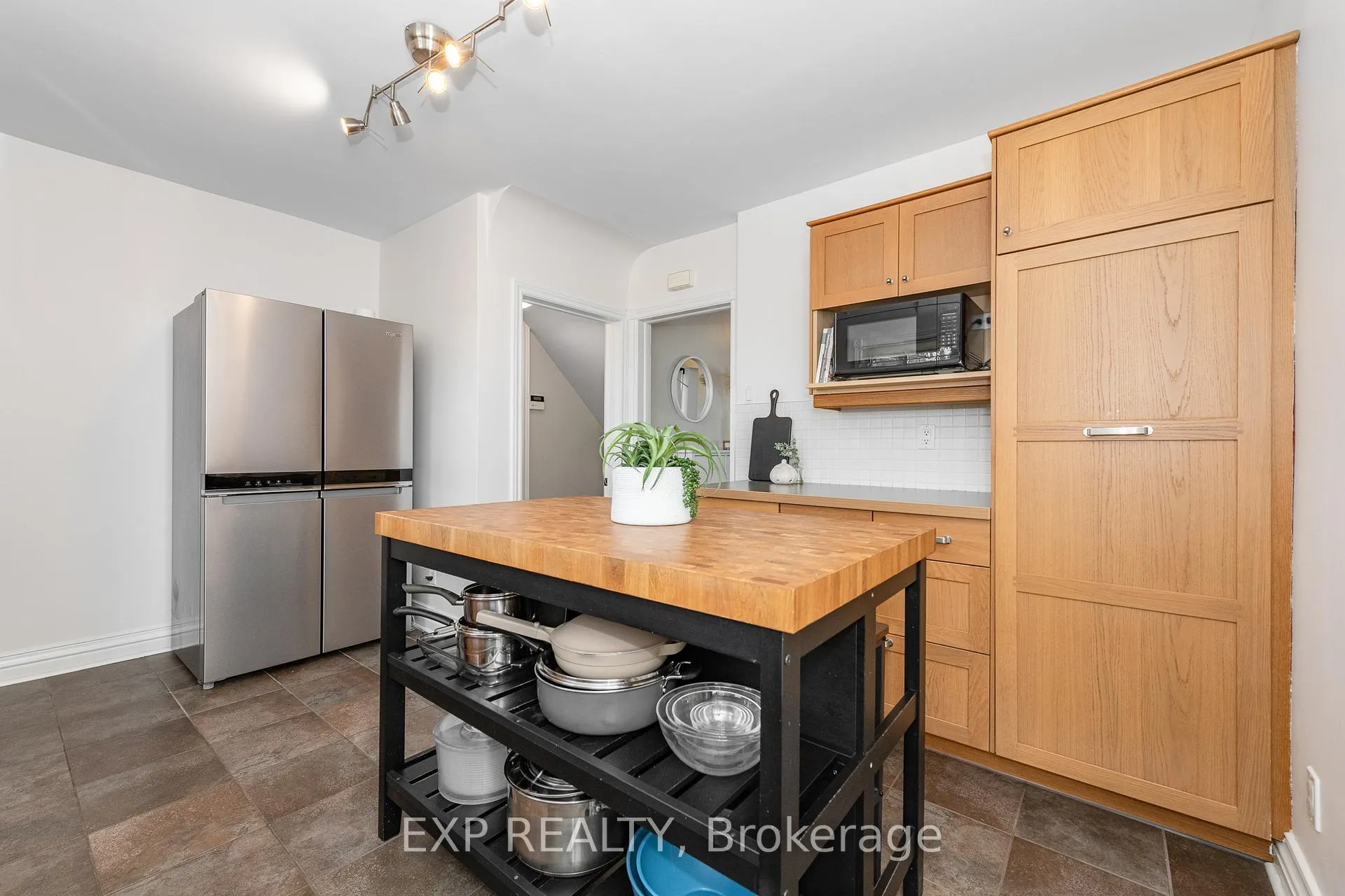 Photo 15 of 524 Wolffdale Crescent, Ottawa, Overbrook/Castle Heights — HOMEH