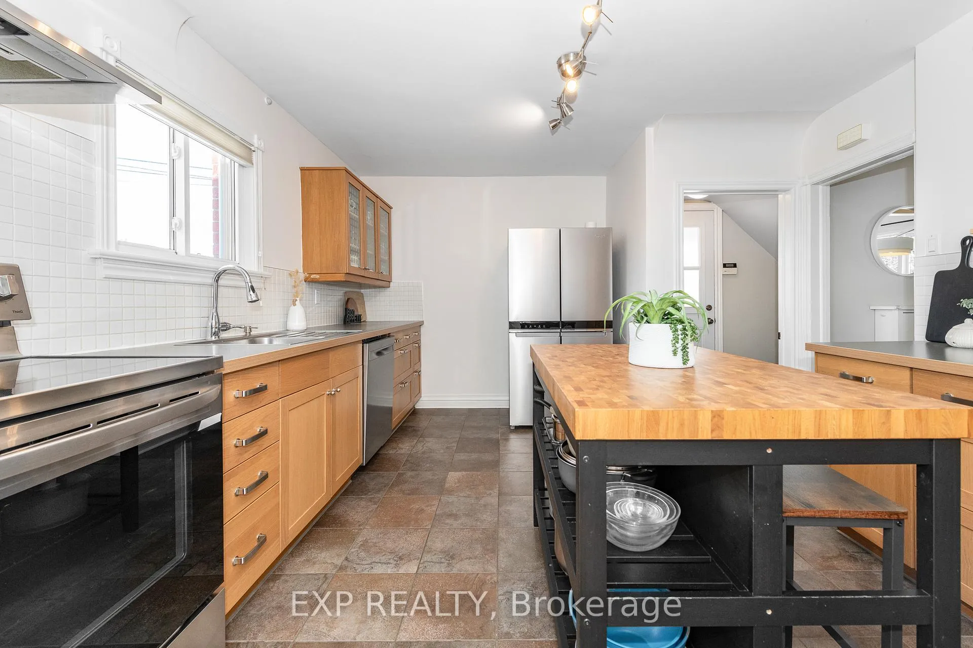 Photo 16 of 524 Wolffdale Crescent, Ottawa, Overbrook/Castle Heights — HOMEH