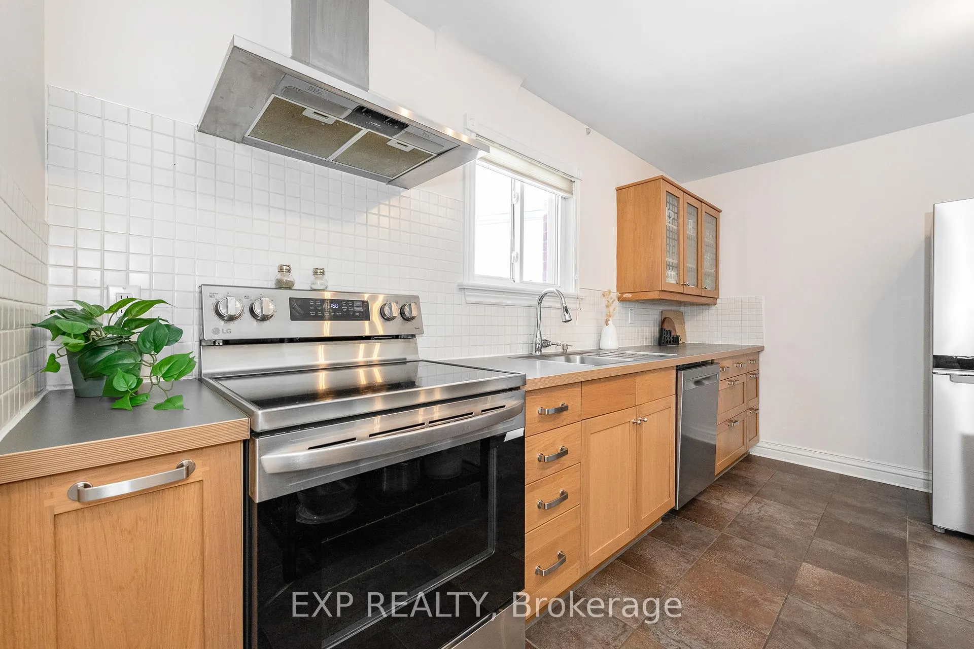 Photo 17 of 524 Wolffdale Crescent, Ottawa, Overbrook/Castle Heights — HOMEH