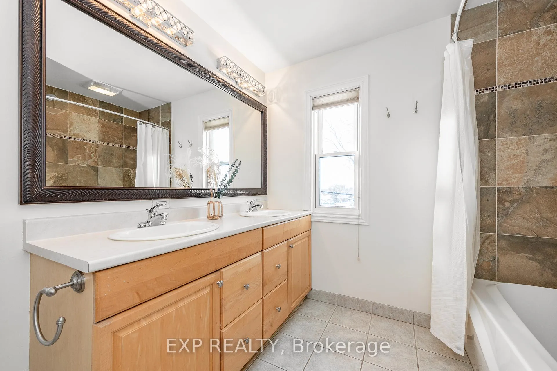 Photo 29 of 524 Wolffdale Crescent, Ottawa, Overbrook/Castle Heights — HOMEH