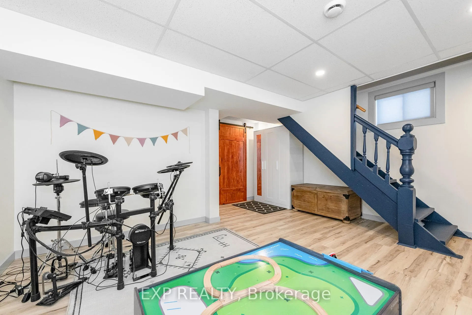 Photo 33 of 524 Wolffdale Crescent, Ottawa, Overbrook/Castle Heights — HOMEH