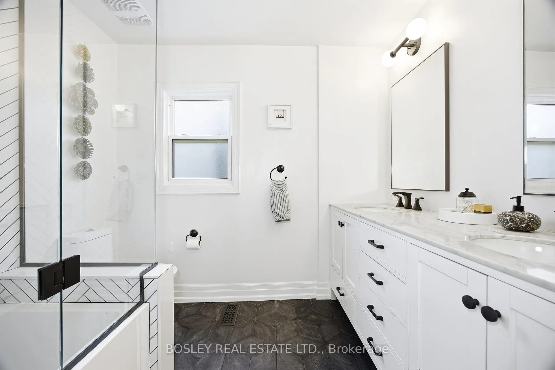 Photo 29 of 252 Highfield Road, Toronto, Greenwood-Coxwell — HOMEH