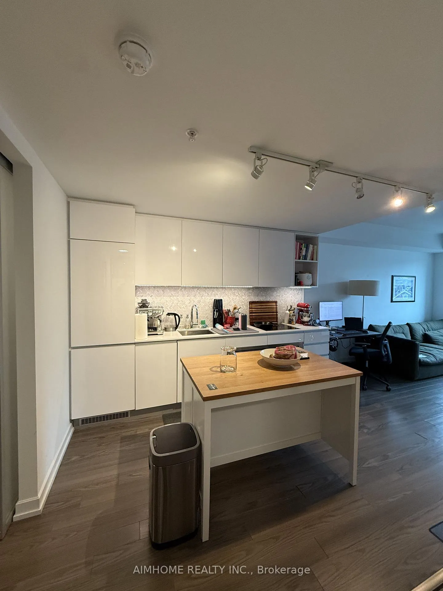 Photo 8 of Unit 512, 377 Madison Avenue, Toronto, The Annex — HOMEH