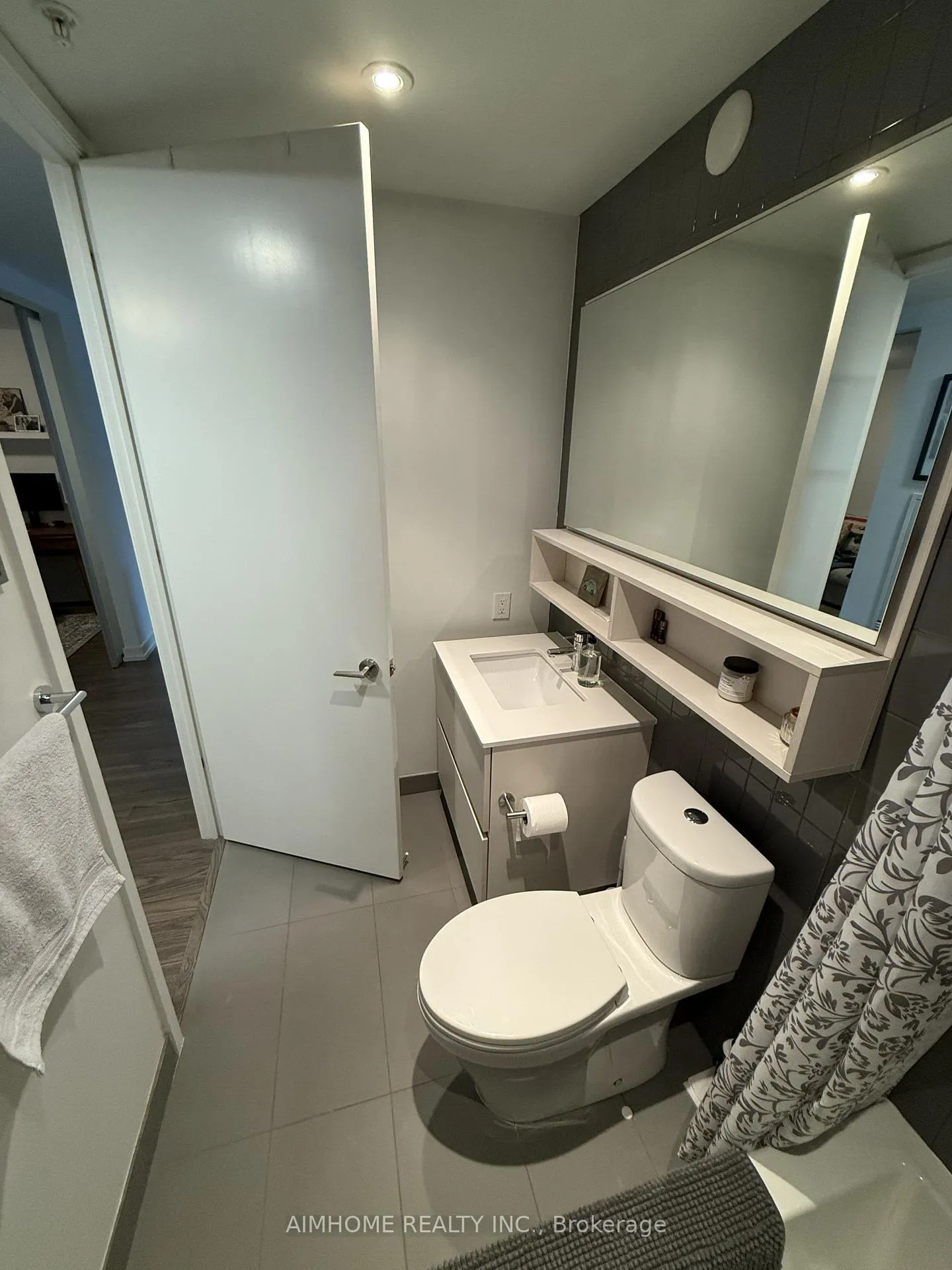 Photo 15 of Unit 512, 377 Madison Avenue, Toronto, The Annex — HOMEH