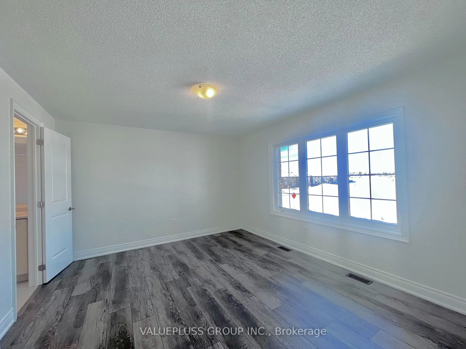 Photo 35 of 39 Hitching Post Lane, Georgina, Keswick South — HOMEH