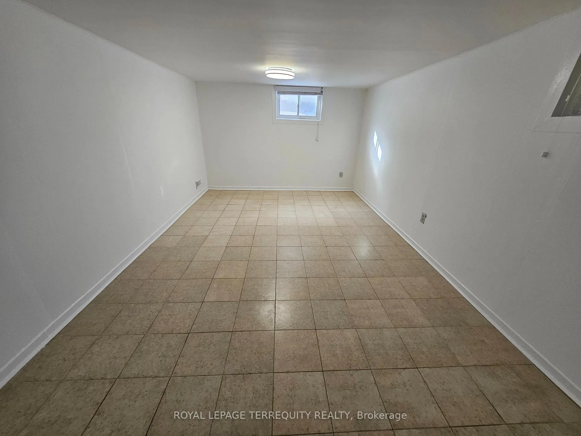 Photo 4 of 557 Lawrence Avenue W, Toronto, Englemount-Lawrence — HOMEH