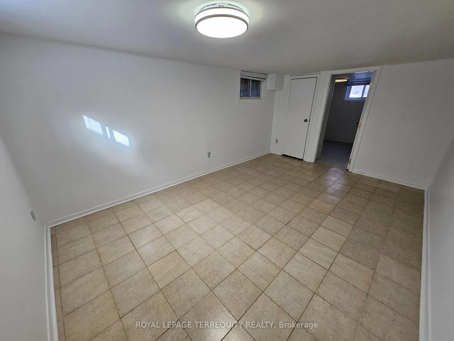 Photo 5 of 557 Lawrence Avenue W, Toronto, Englemount-Lawrence — HOMEH