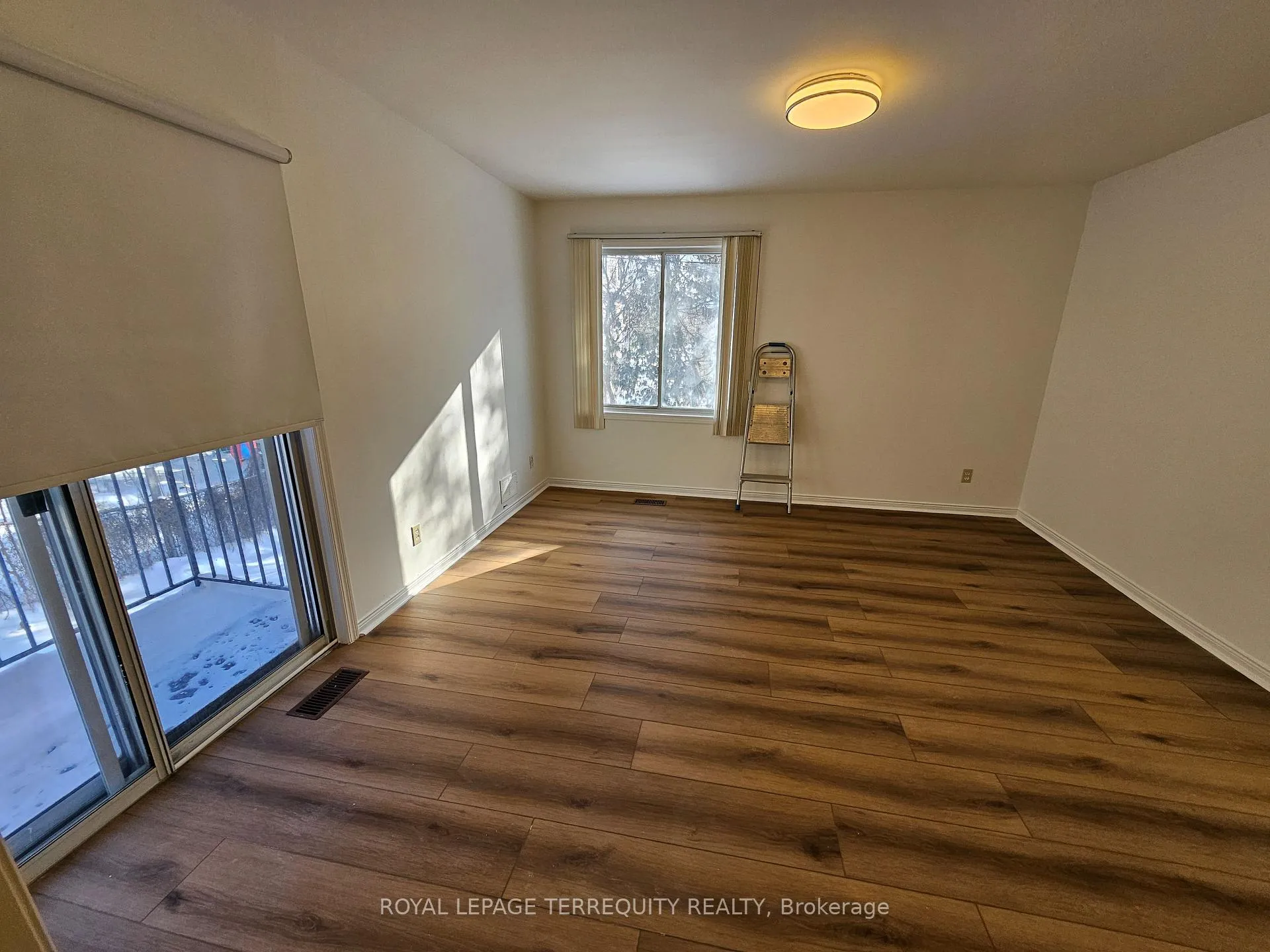 Photo 10 of 557 Lawrence Avenue W, Toronto, Englemount-Lawrence — HOMEH
