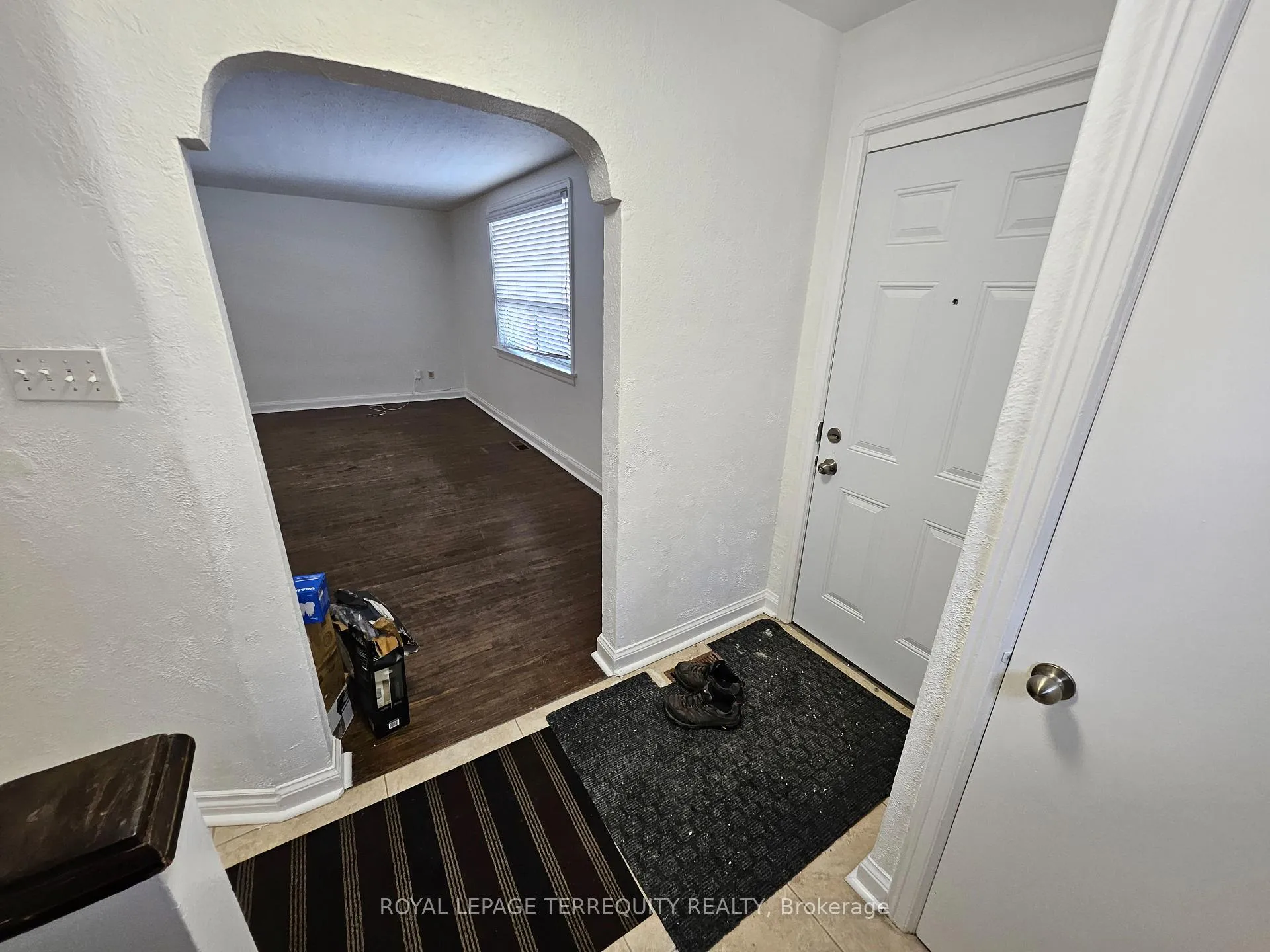 Photo 12 of 557 Lawrence Avenue W, Toronto, Englemount-Lawrence — HOMEH