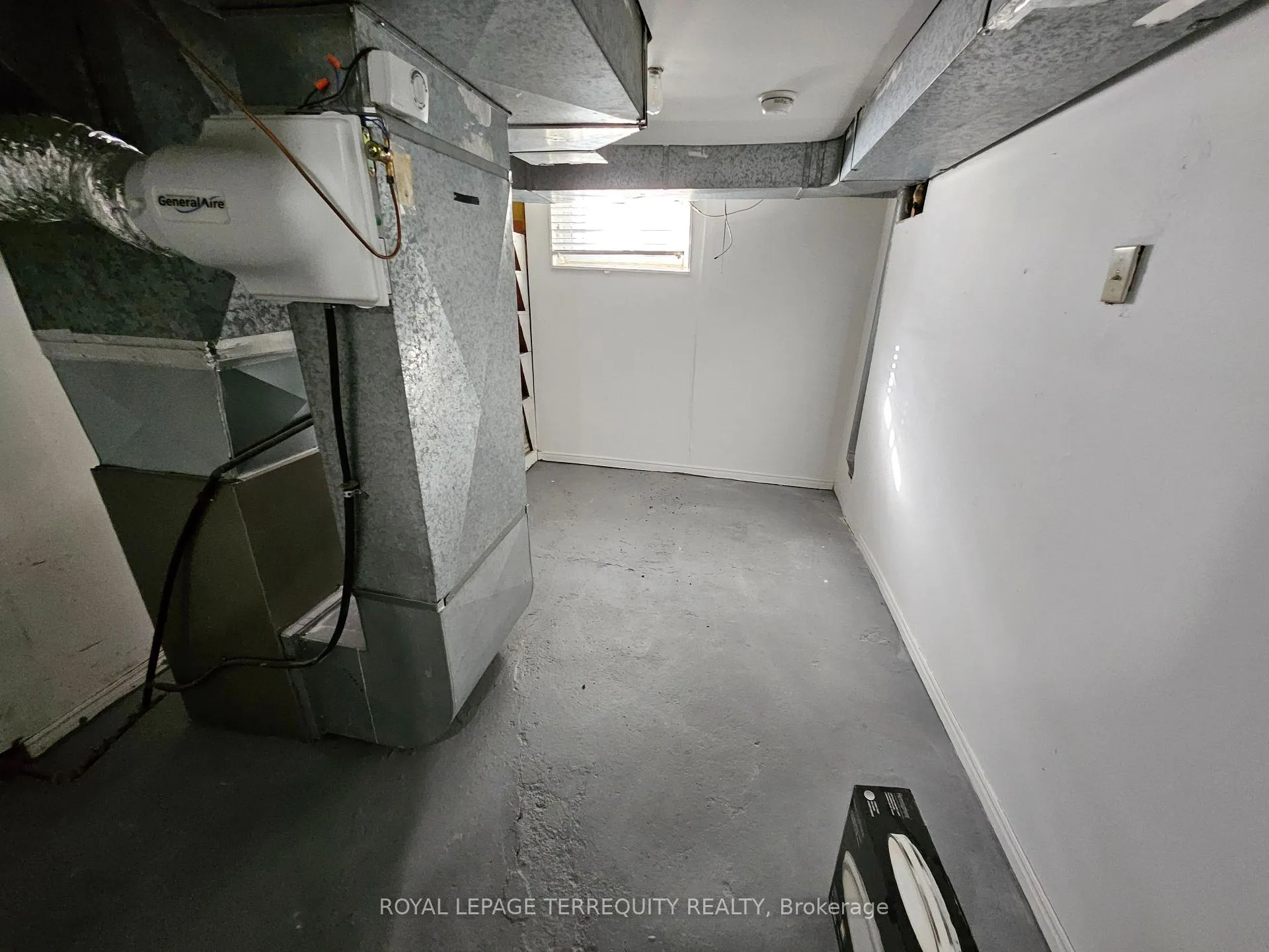 Photo 13 of 557 Lawrence Avenue W, Toronto, Englemount-Lawrence — HOMEH
