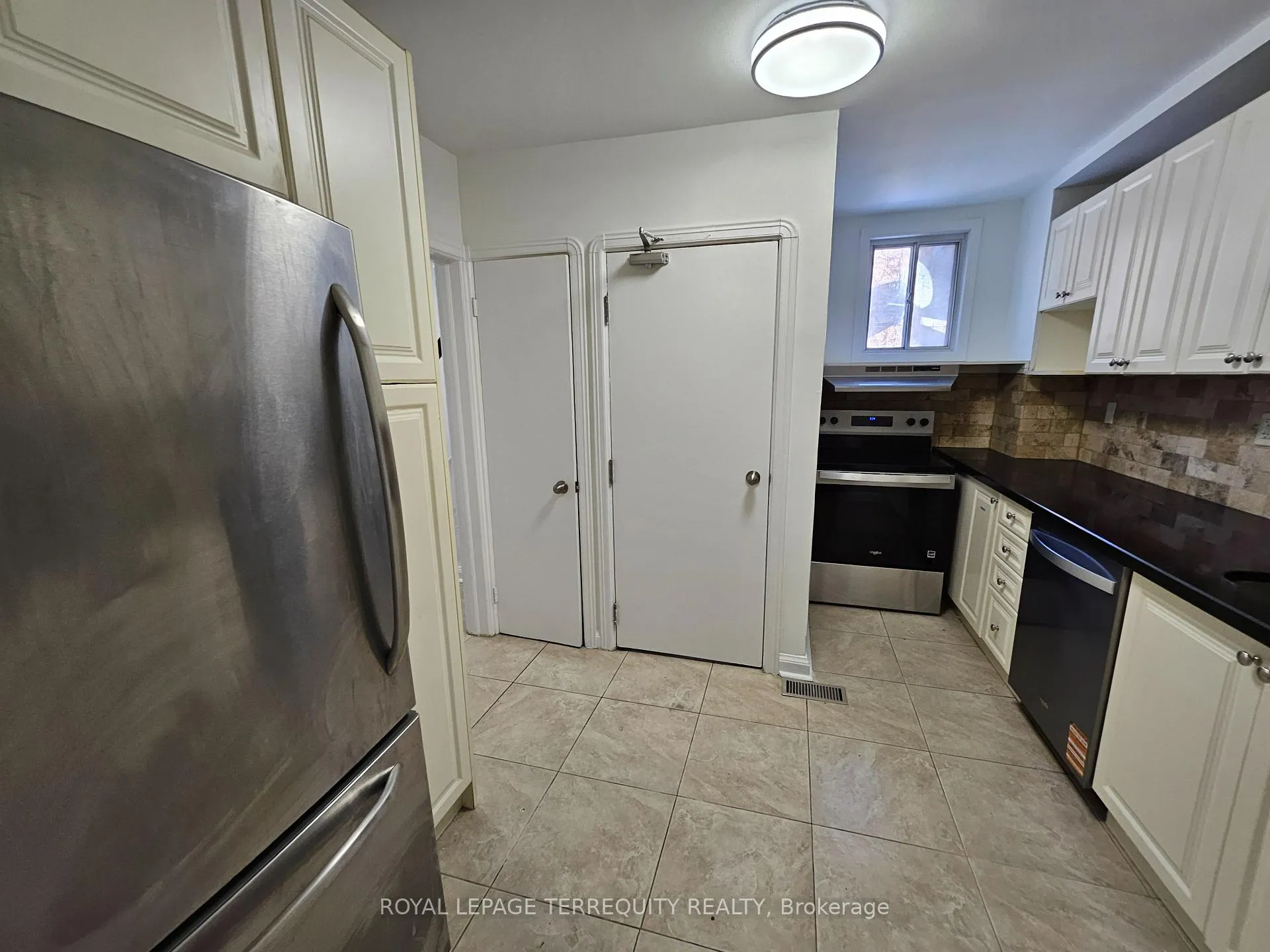 Photo 16 of 557 Lawrence Avenue W, Toronto, Englemount-Lawrence — HOMEH