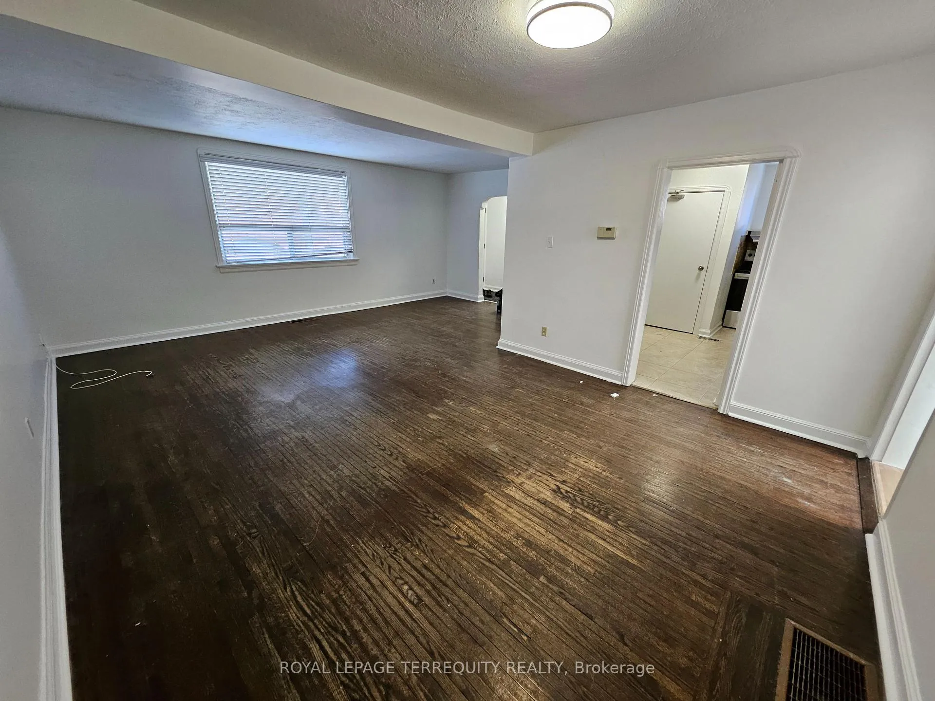 Photo 21 of 557 Lawrence Avenue W, Toronto, Englemount-Lawrence — HOMEH