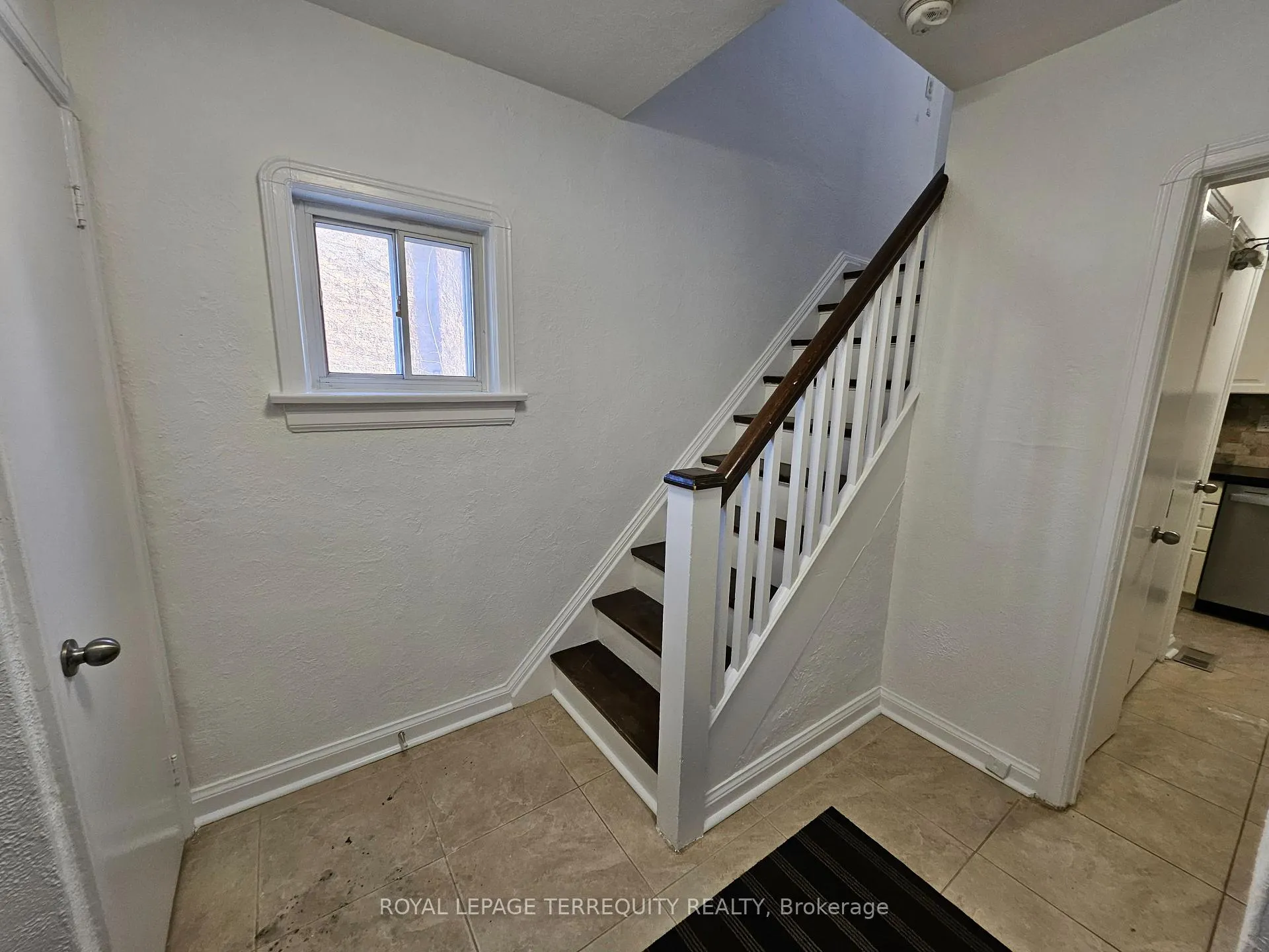 Photo 25 of 557 Lawrence Avenue W, Toronto, Englemount-Lawrence — HOMEH