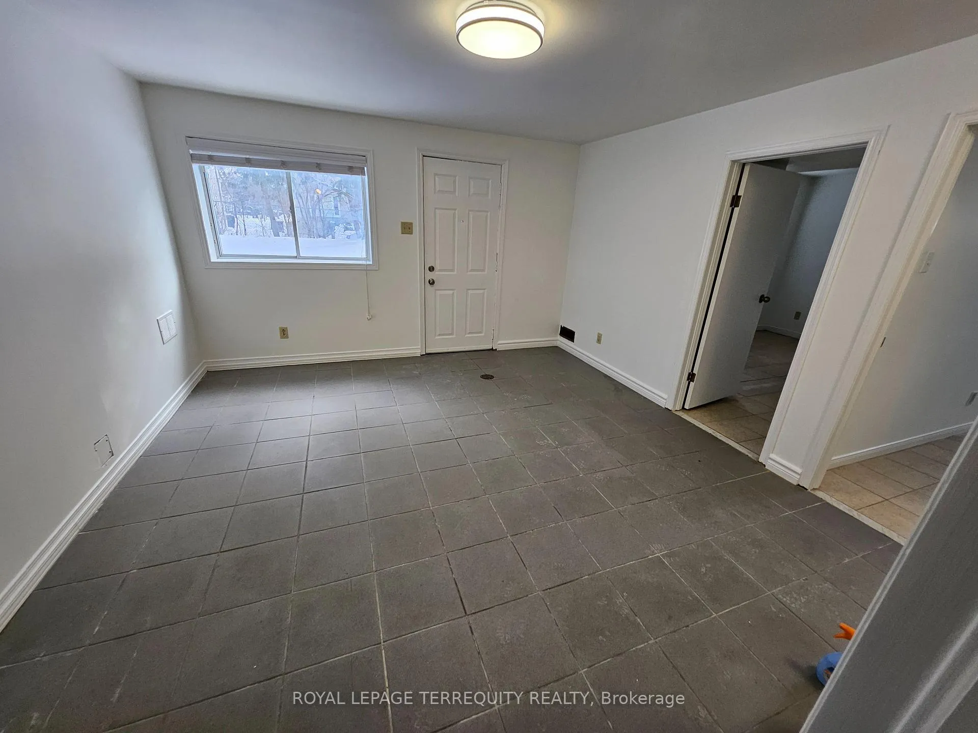 Photo 29 of 557 Lawrence Avenue W, Toronto, Englemount-Lawrence — HOMEH