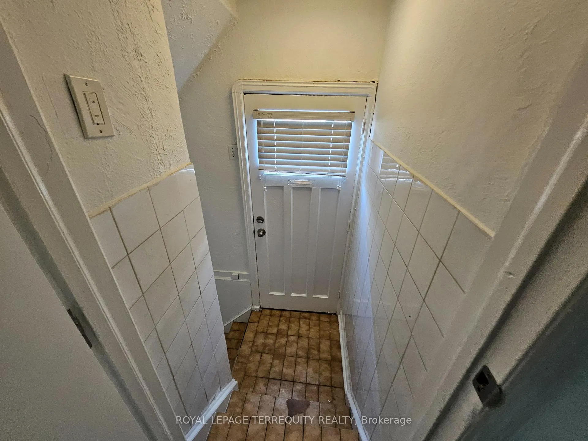 Photo 31 of 557 Lawrence Avenue W, Toronto, Englemount-Lawrence — HOMEH
