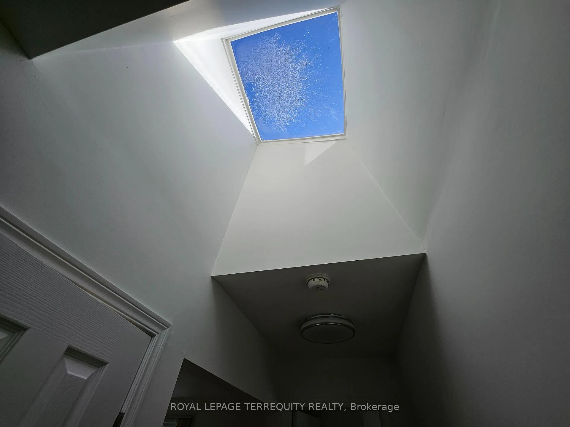 Photo 32 of 557 Lawrence Avenue W, Toronto, Englemount-Lawrence — HOMEH