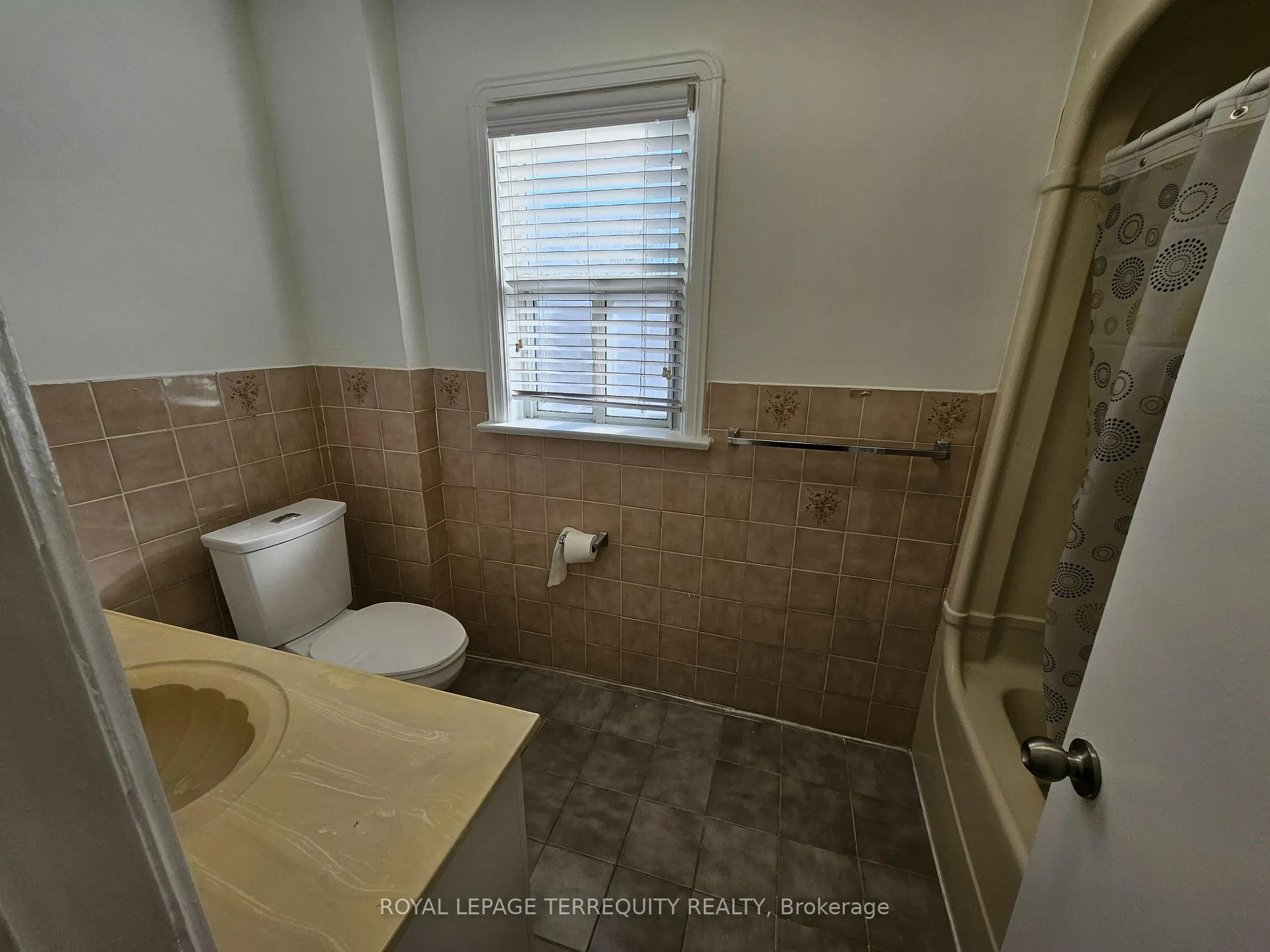 Photo 33 of 557 Lawrence Avenue W, Toronto, Englemount-Lawrence — HOMEH