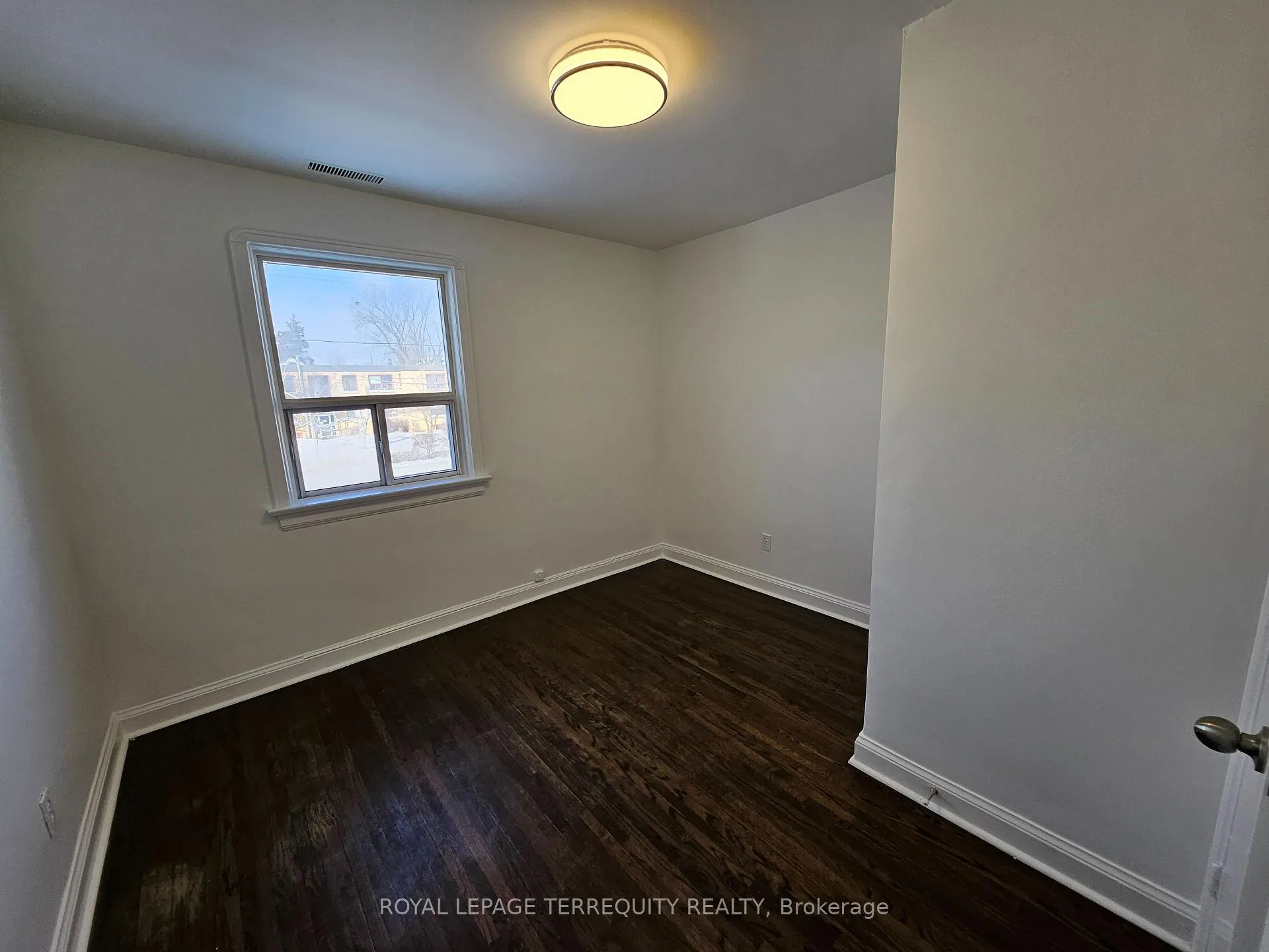 Photo 35 of 557 Lawrence Avenue W, Toronto, Englemount-Lawrence — HOMEH