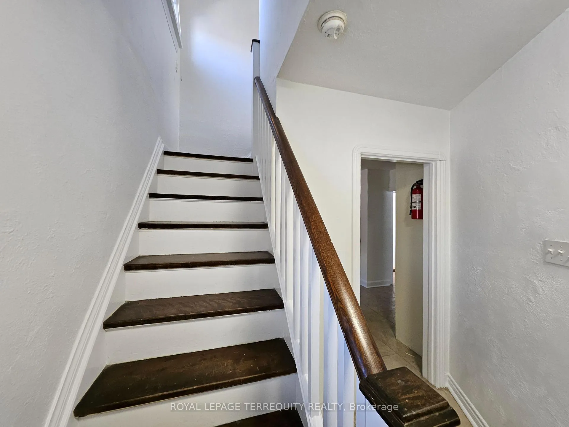 Photo 37 of 557 Lawrence Avenue W, Toronto, Englemount-Lawrence — HOMEH