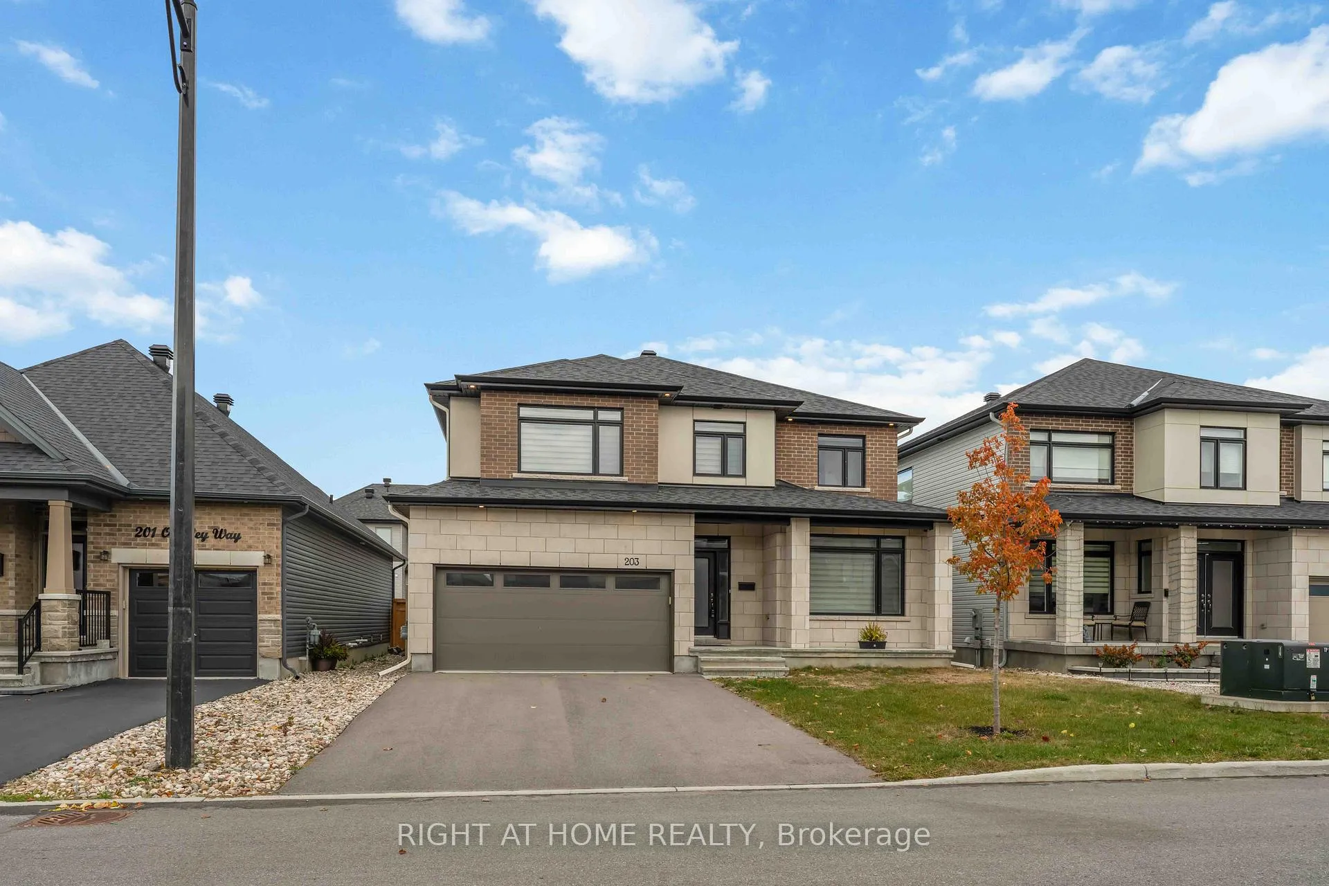 Photo 2 of 203 Osterley Way, Ottawa, Stittsville (South) — HOMEH