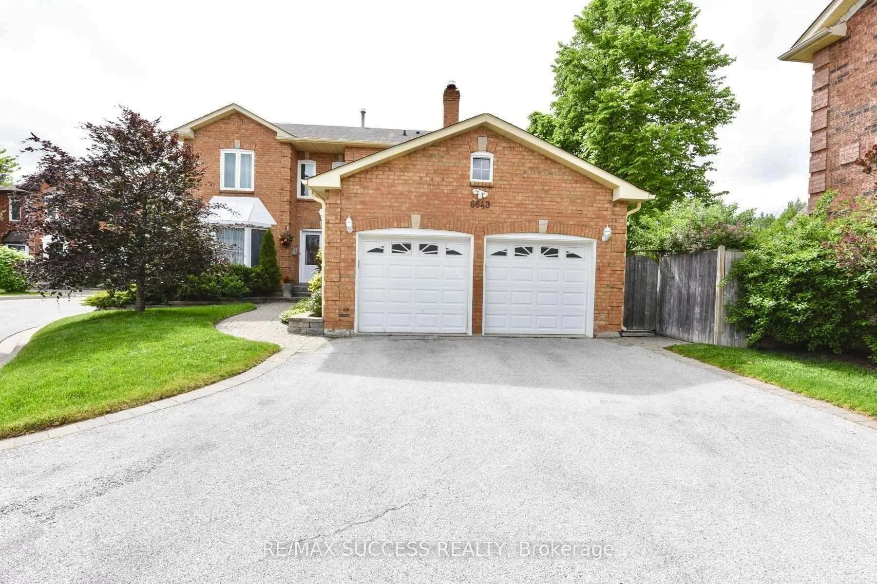Front of 6643 Mockingbird Lane