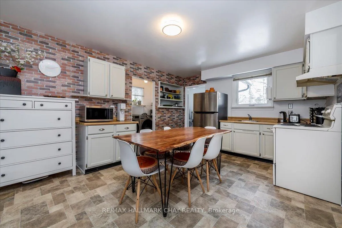 Photo 6 of 2422 25th Side Road, Innisfil, Alcona — HOMEH