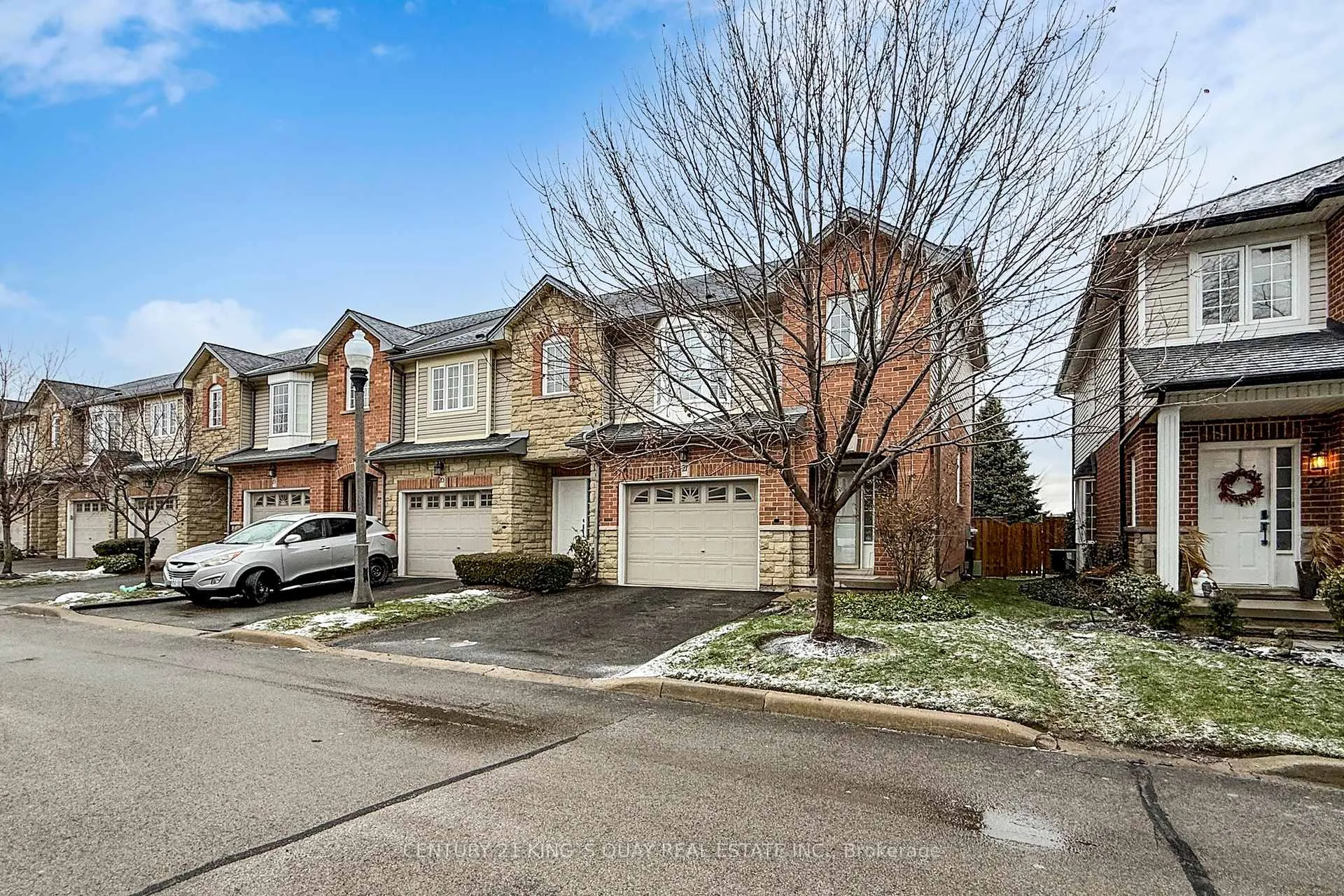 Photo 2 of Unit 21, 232 Stonehenge Drive, Hamilton, Meadowlands — HOMEH
