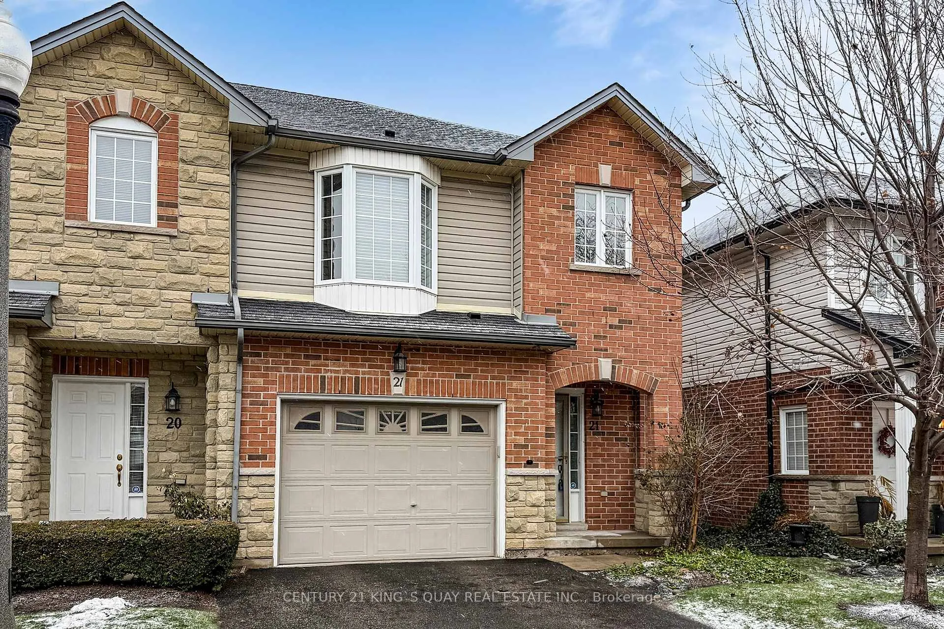 Photo 3 of Unit 21, 232 Stonehenge Drive, Hamilton, Meadowlands — HOMEH