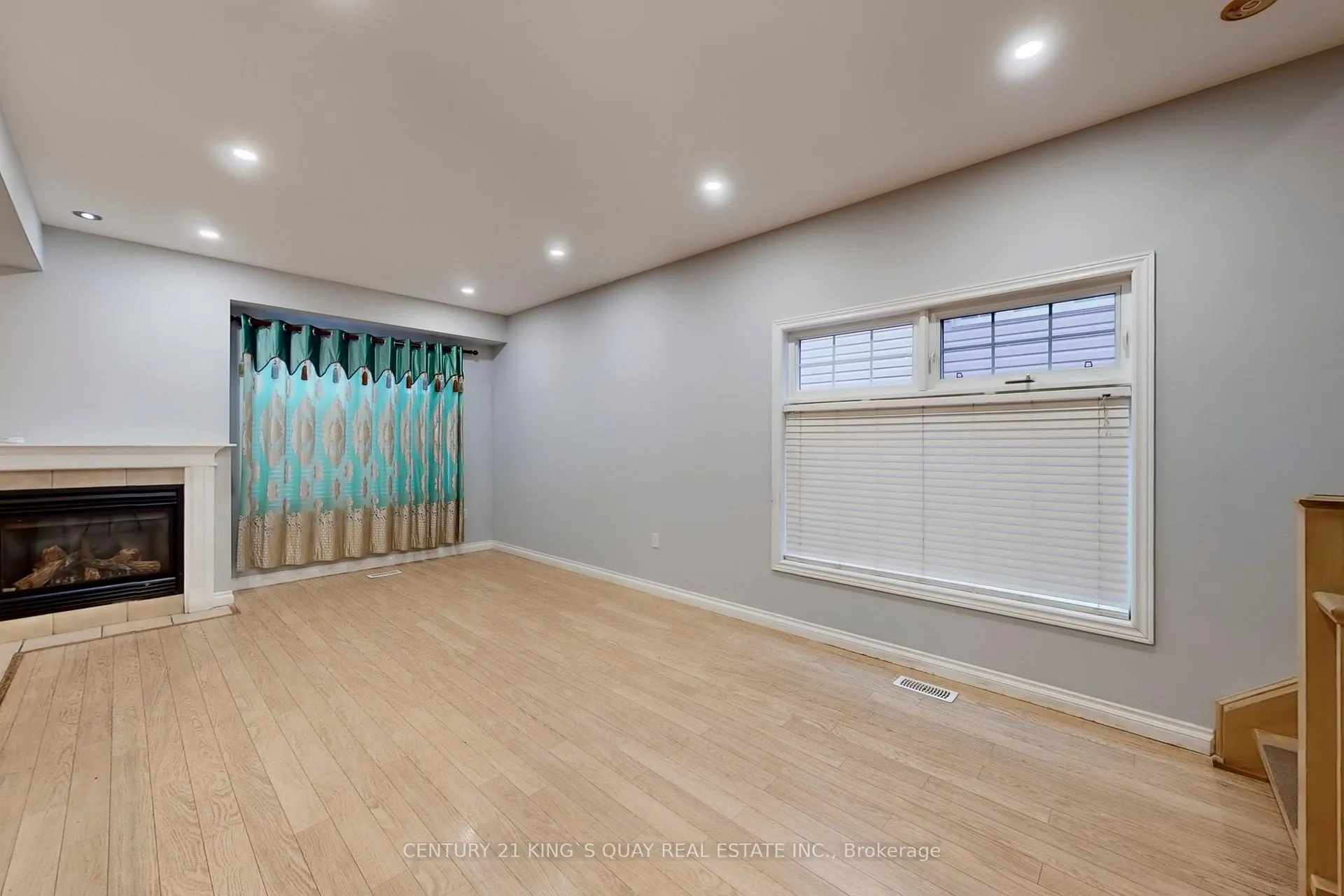 Photo 8 of Unit 21, 232 Stonehenge Drive, Hamilton, Meadowlands — HOMEH