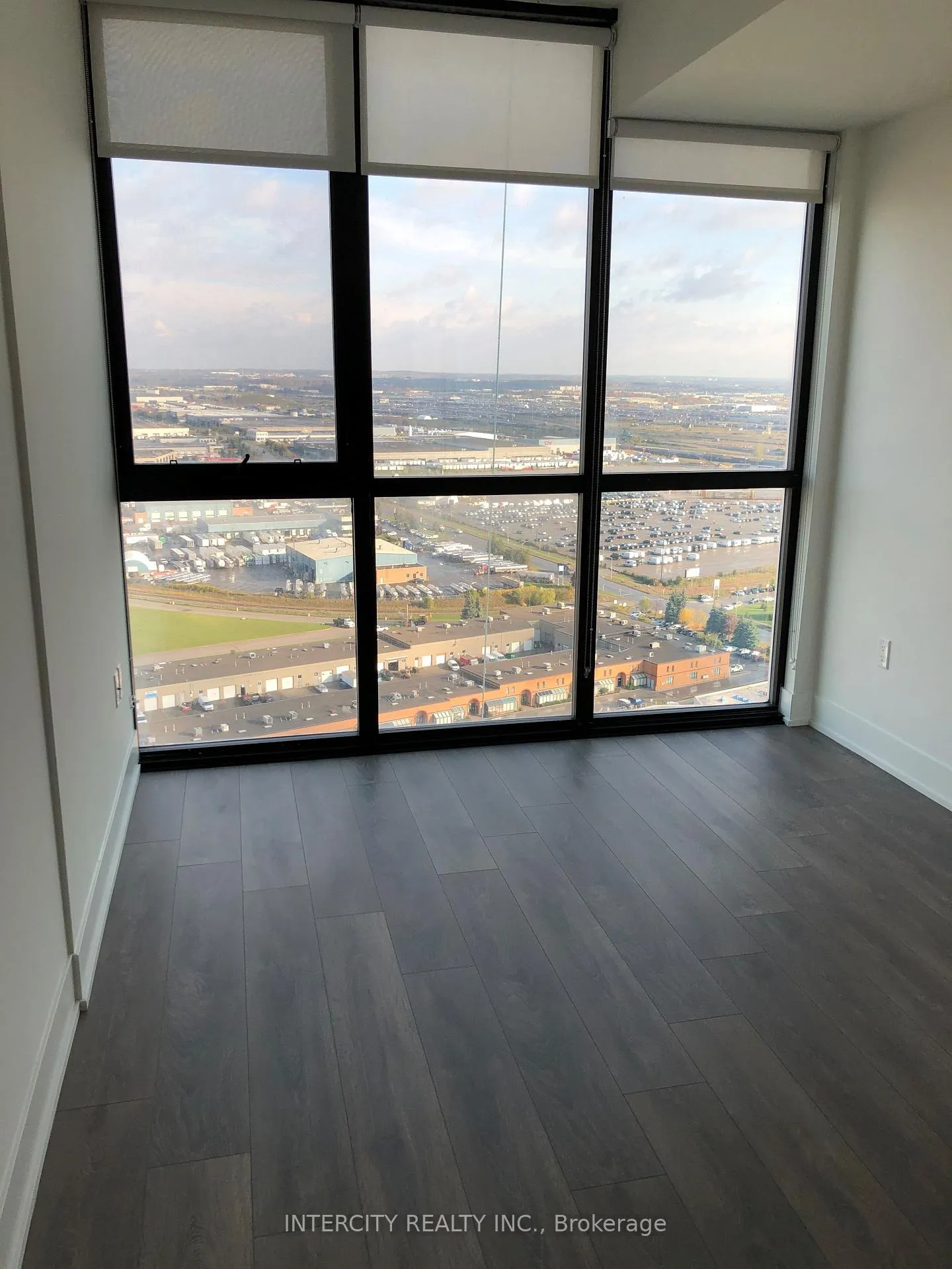 Photo 7 of Unit 2407, 2908 Highway 7 Road, Vaughan, Concord — HOMEH