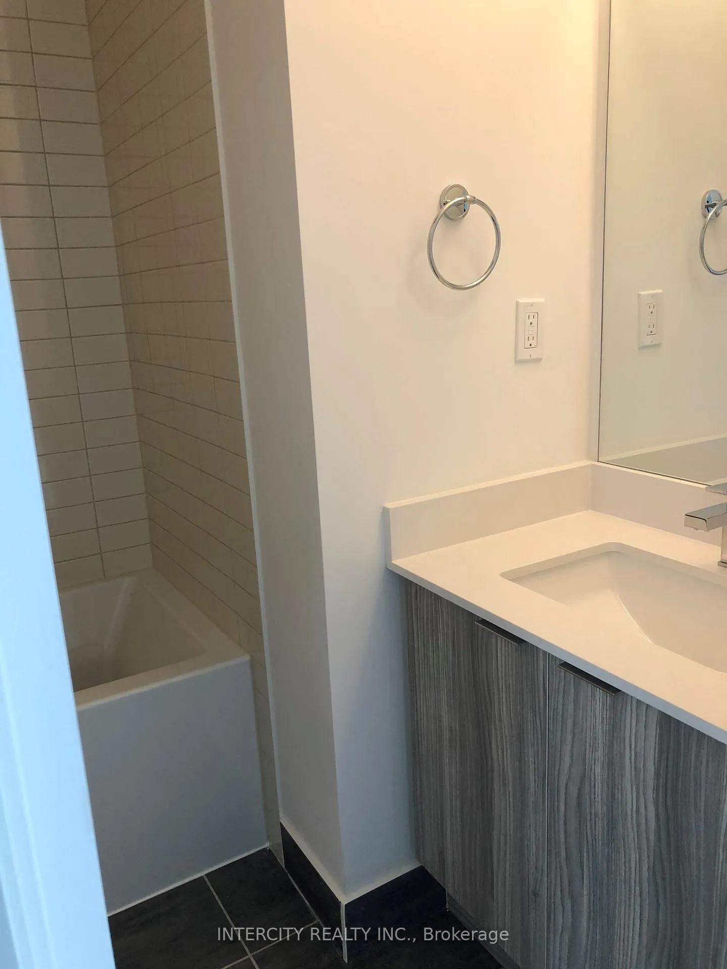 Photo 11 of Unit 2407, 2908 Highway 7 Road, Vaughan, Concord — HOMEH