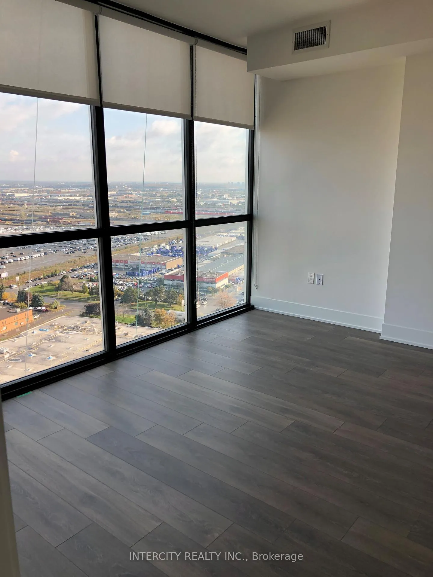 Photo 14 of Unit 2407, 2908 Highway 7 Road, Vaughan, Concord — HOMEH
