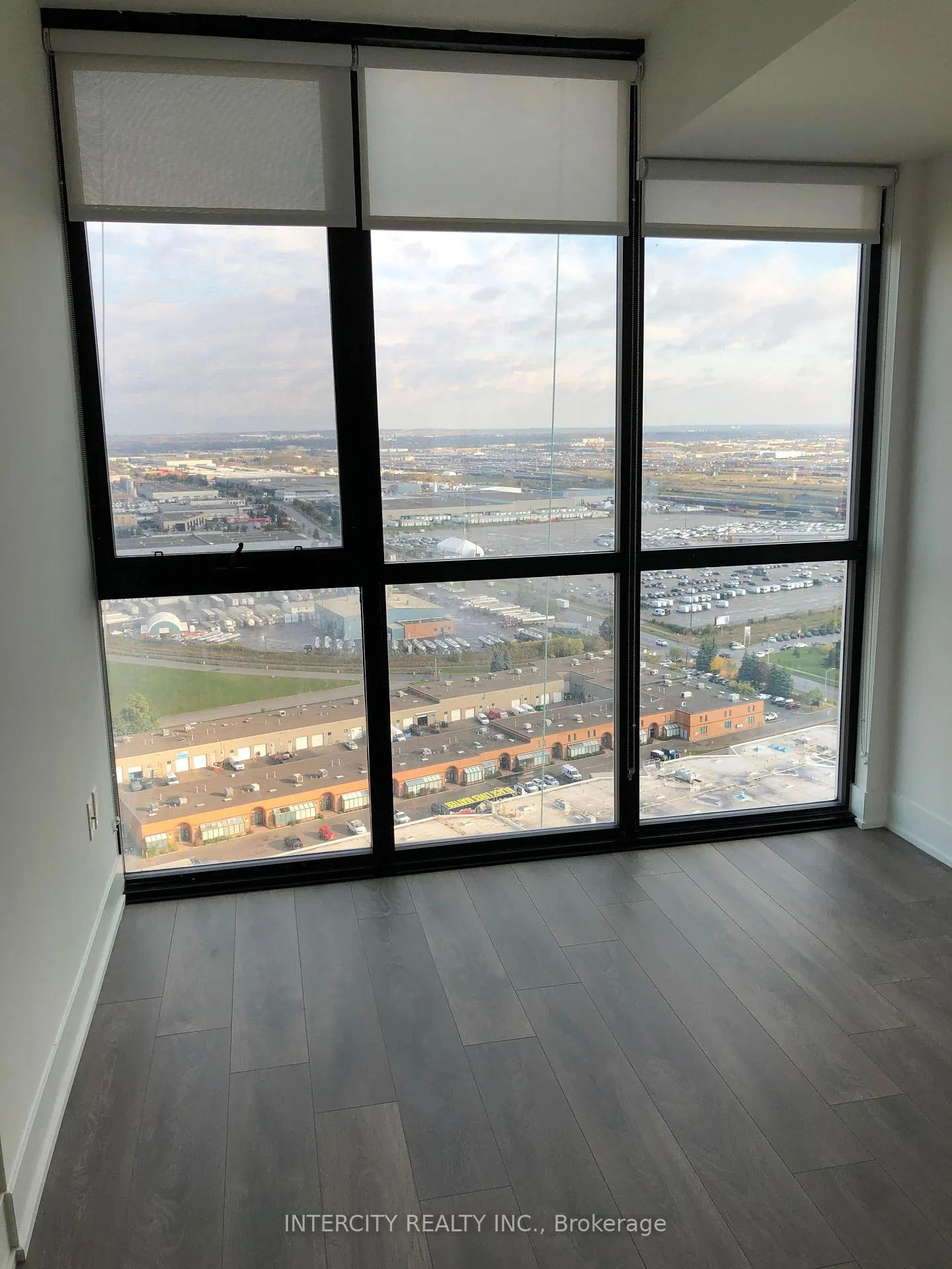 Photo 17 of Unit 2407, 2908 Highway 7 Road, Vaughan, Concord — HOMEH