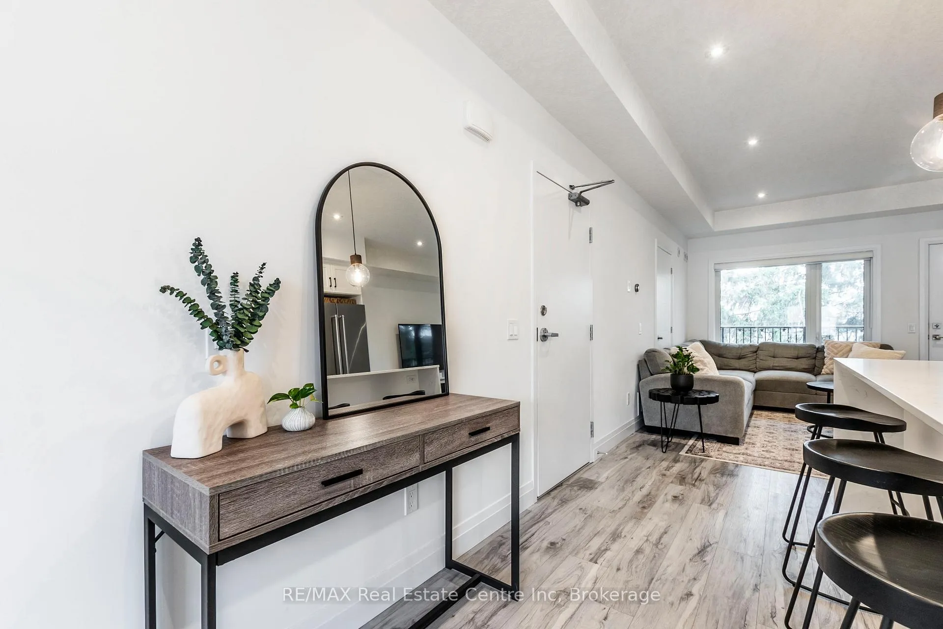 Photo 6 of 59 Lily Lane, Guelph, Clairfields/Hanlon Business Park — HOMEH