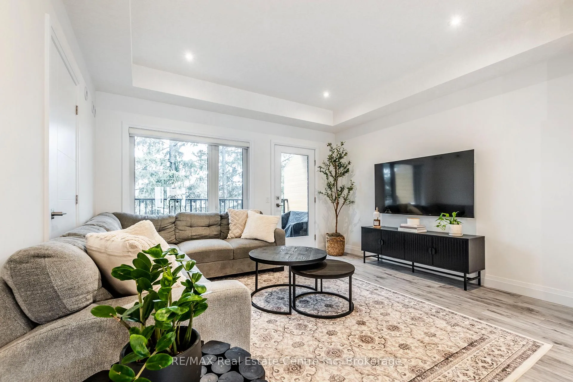 Photo 7 of 59 Lily Lane, Guelph, Clairfields/Hanlon Business Park — HOMEH