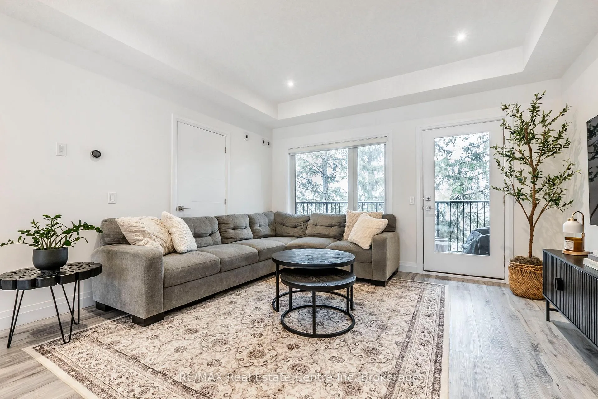 Photo 10 of 59 Lily Lane, Guelph, Clairfields/Hanlon Business Park — HOMEH