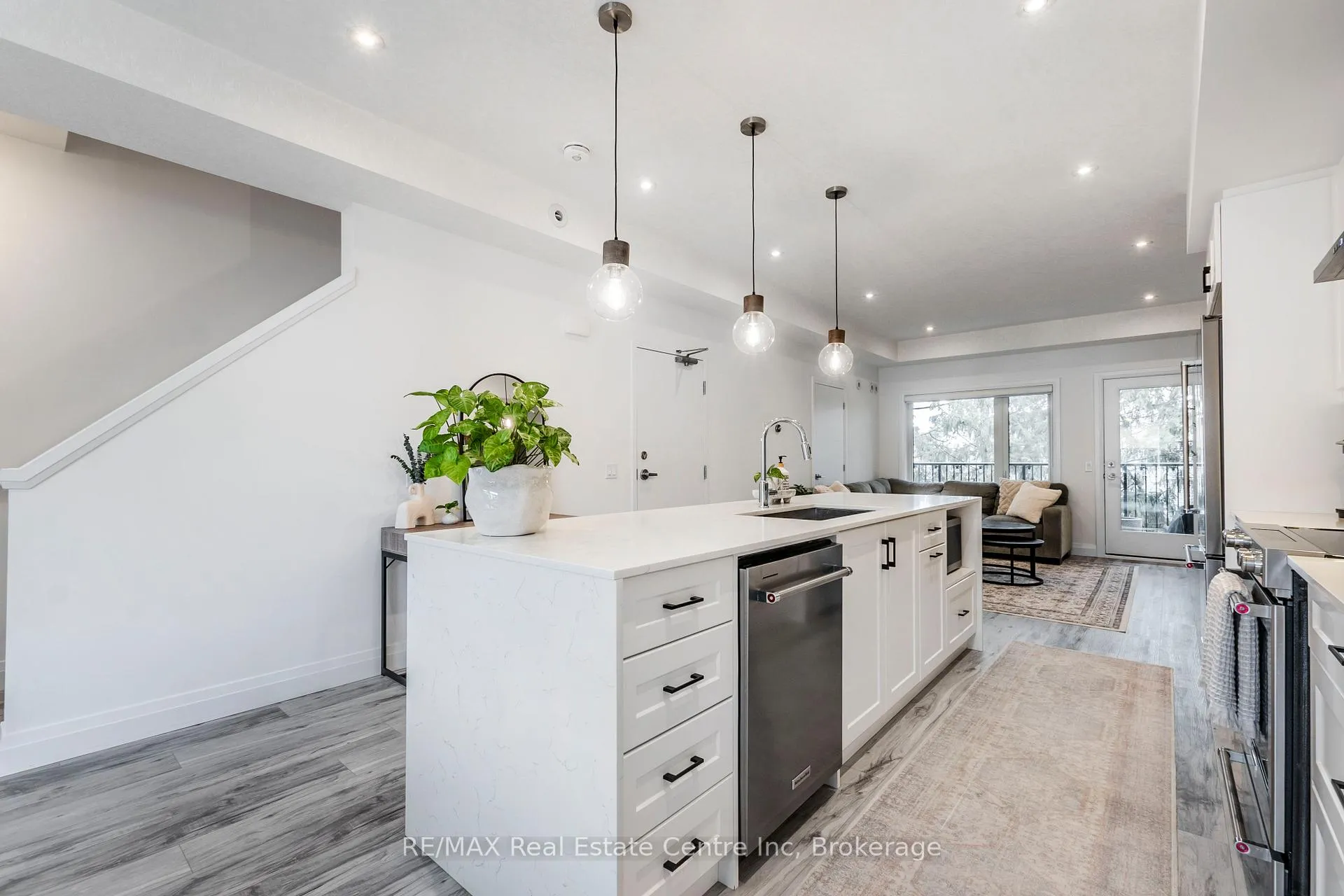 Photo 14 of 59 Lily Lane, Guelph, Clairfields/Hanlon Business Park — HOMEH