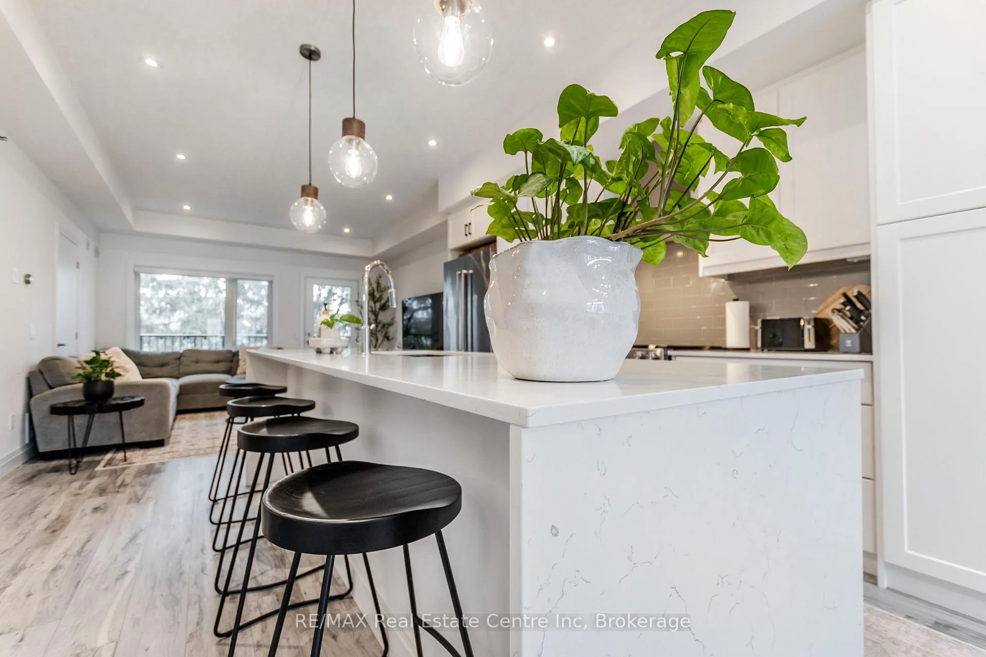 Photo 15 of 59 Lily Lane, Guelph, Clairfields/Hanlon Business Park — HOMEH