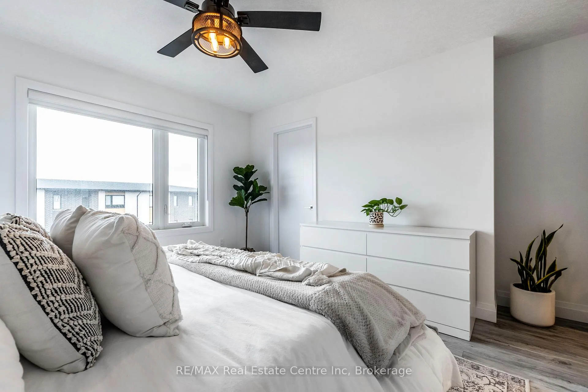 Photo 20 of 59 Lily Lane, Guelph, Clairfields/Hanlon Business Park — HOMEH
