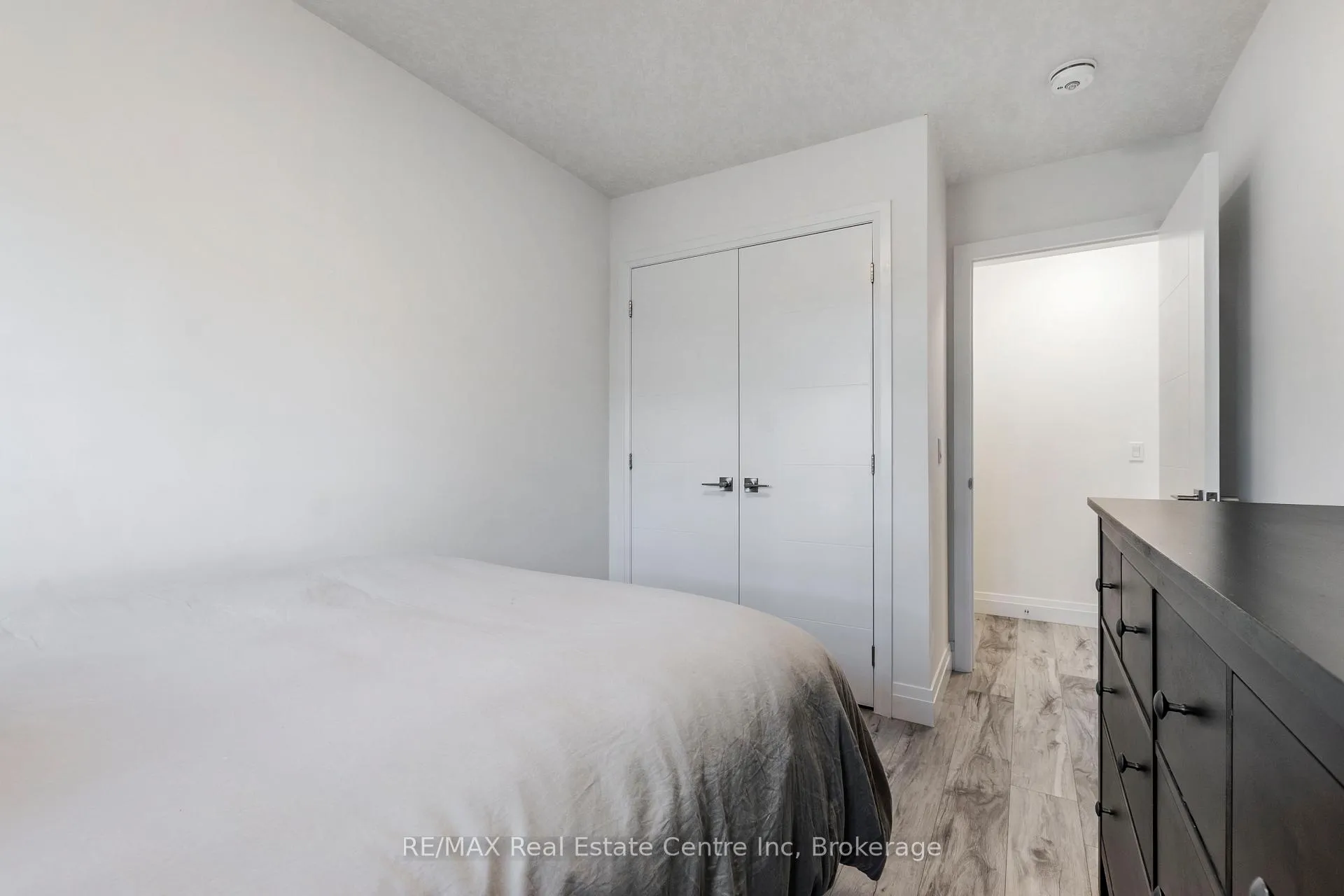 Photo 25 of 59 Lily Lane, Guelph, Clairfields/Hanlon Business Park — HOMEH