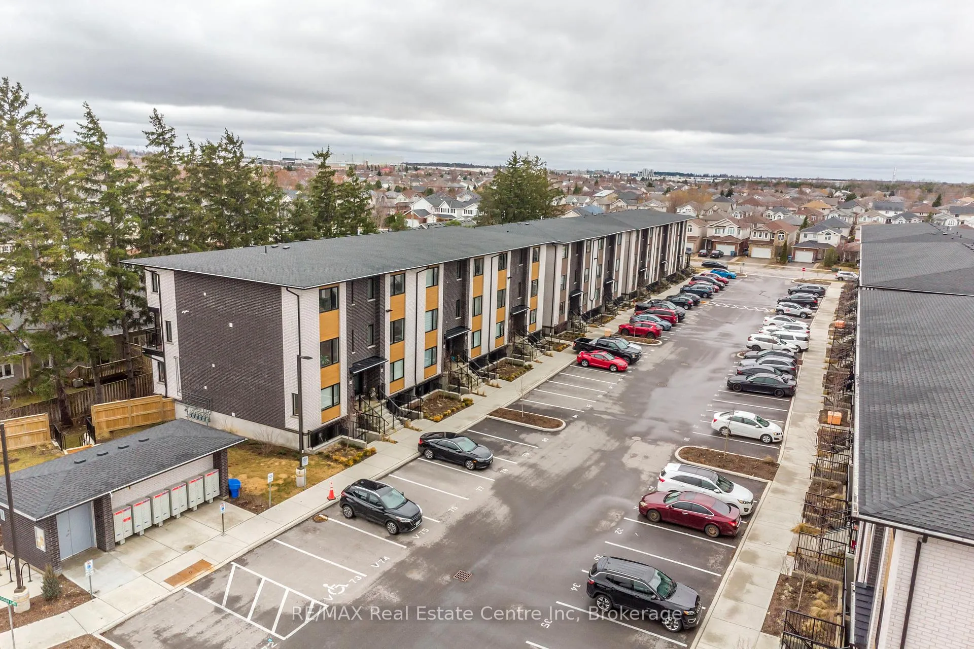 Photo 37 of 59 Lily Lane, Guelph, Clairfields/Hanlon Business Park — HOMEH